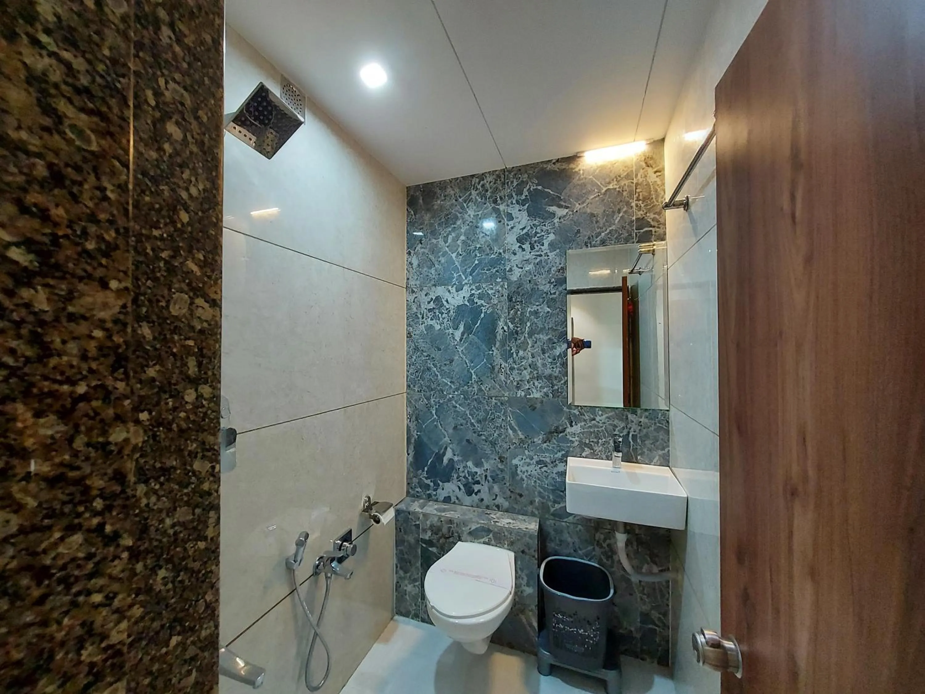 Bathroom in Hotel The Grand Piano - Best Business Hotel in Patan