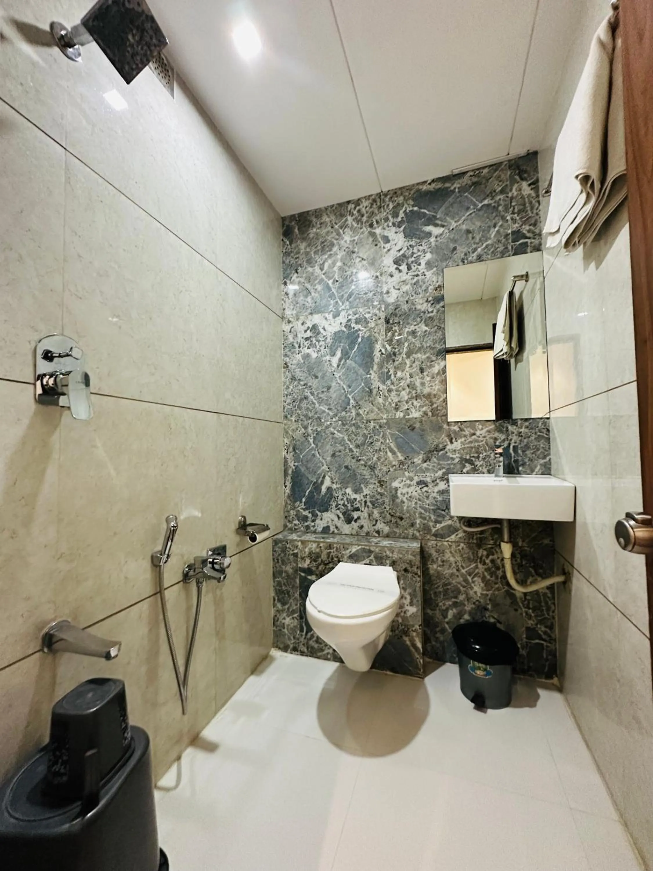 Bathroom in Hotel The Grand Piano - Best Business Hotel in Patan