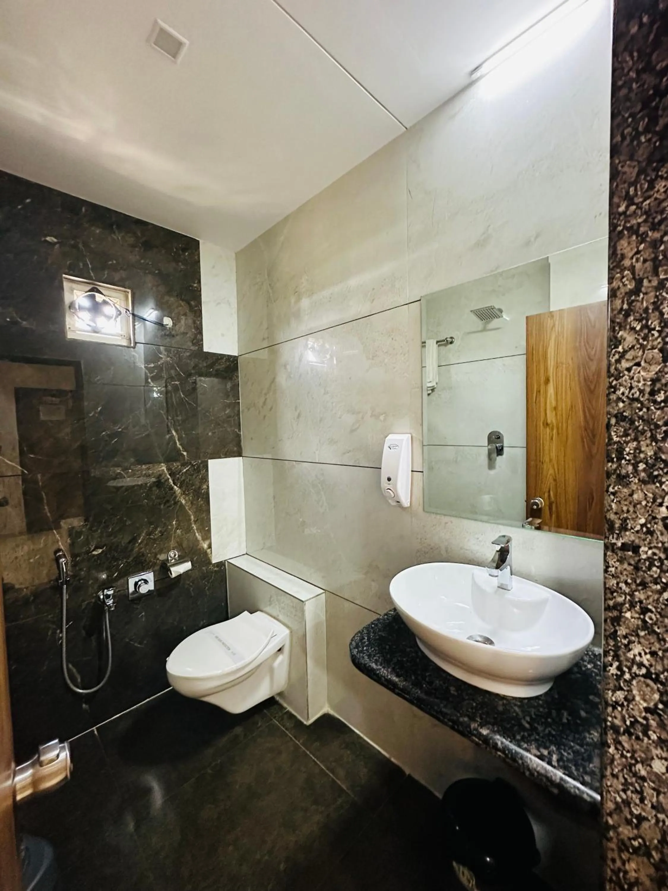 Bathroom in Hotel The Grand Piano - Best Business Hotel in Patan
