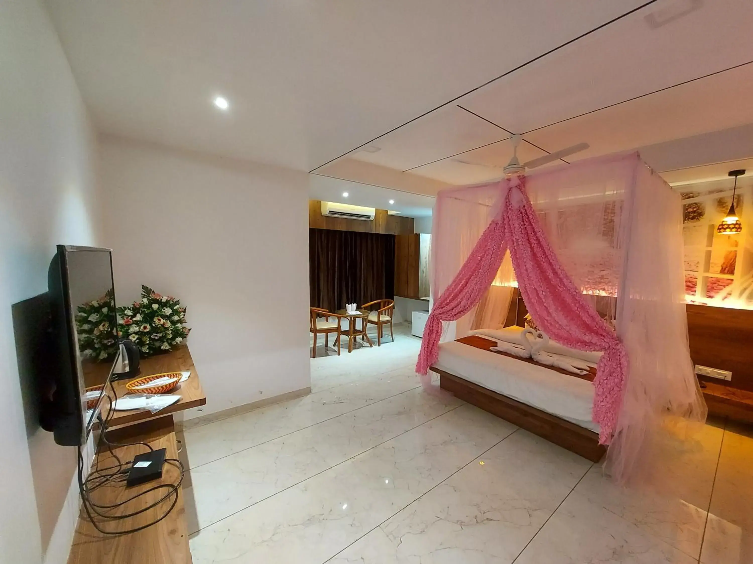 King Suite - single occupancy in Hotel The Grand Piano - Best Business Hotel in Patan King Suite - single occupancy in Hotel The Grand Piano - Best Business Hotel in Patan