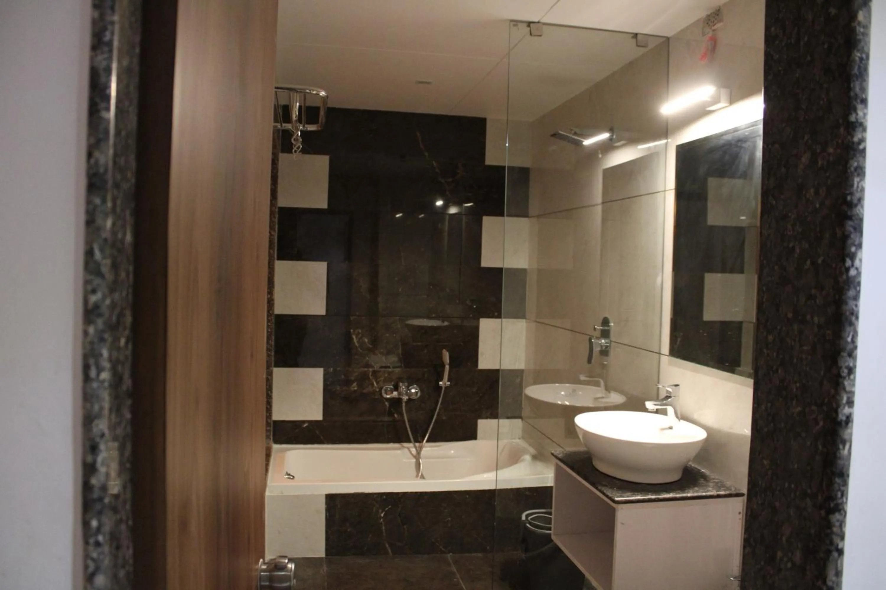 Shower in Hotel The Grand Piano - Best Business Hotel in Patan