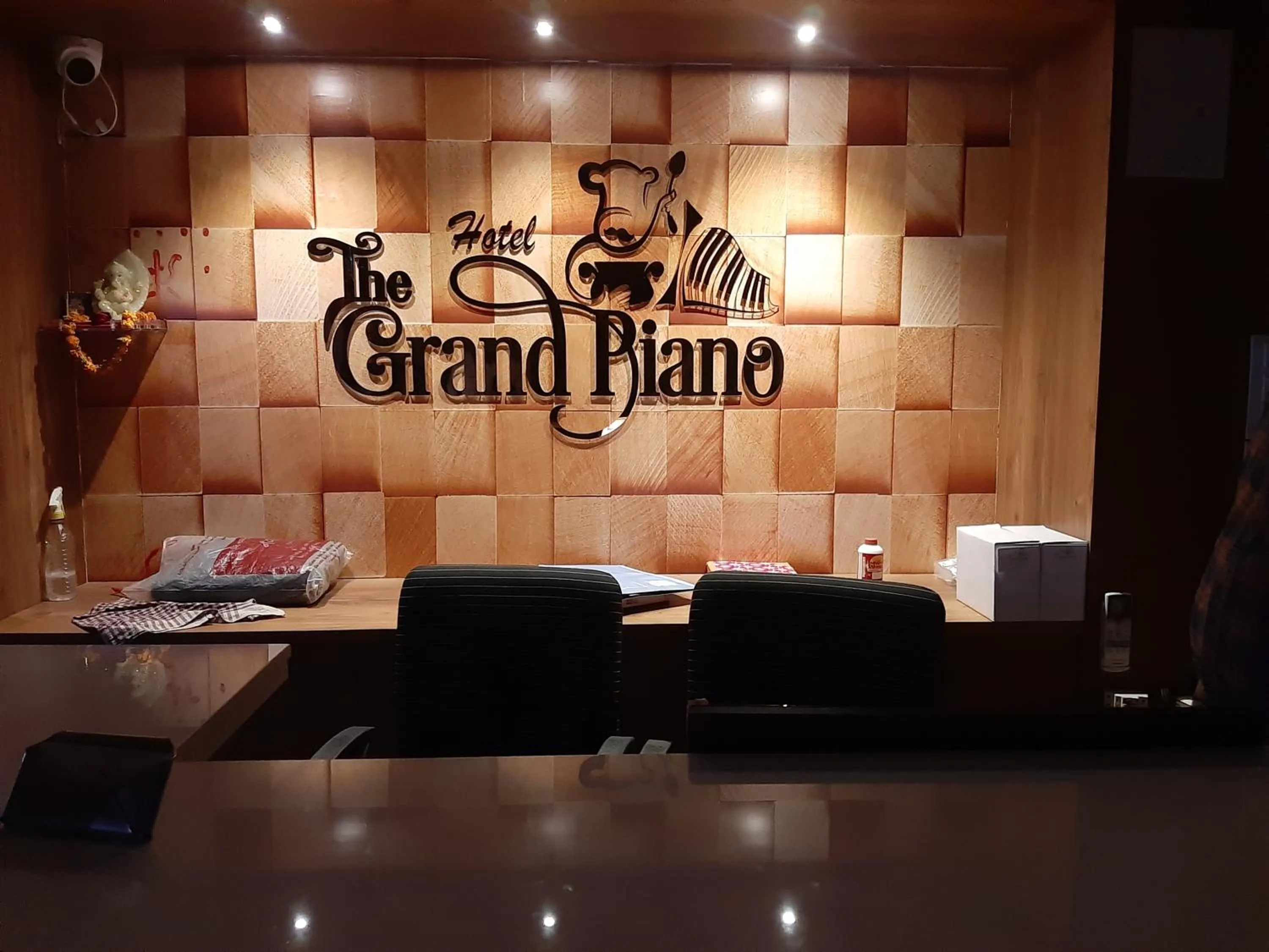 Lobby or reception in Hotel The Grand Piano - Best Business Hotel in Patan