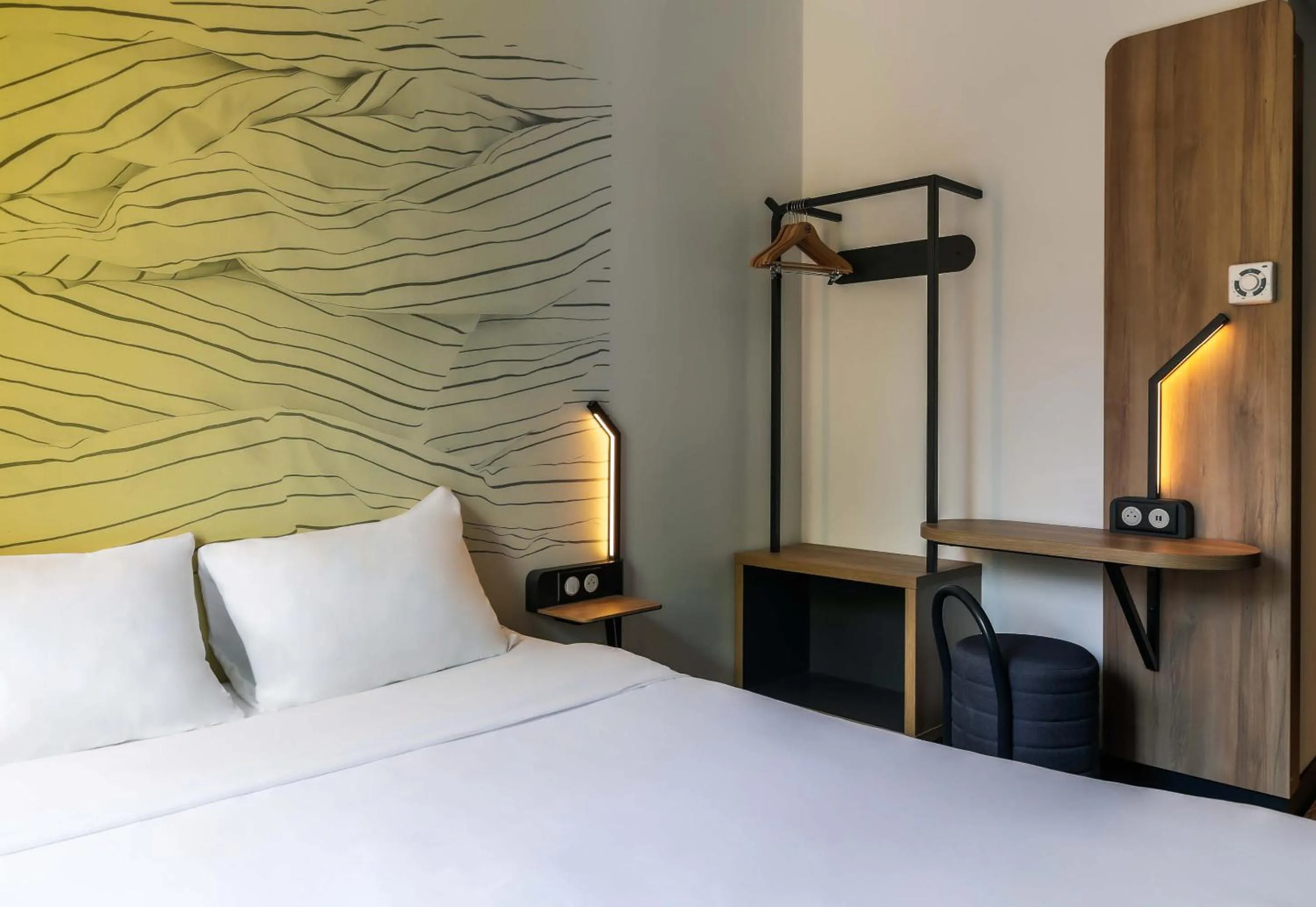 Bedroom, Bed in B&B Hôtel Thionville Centre Gare