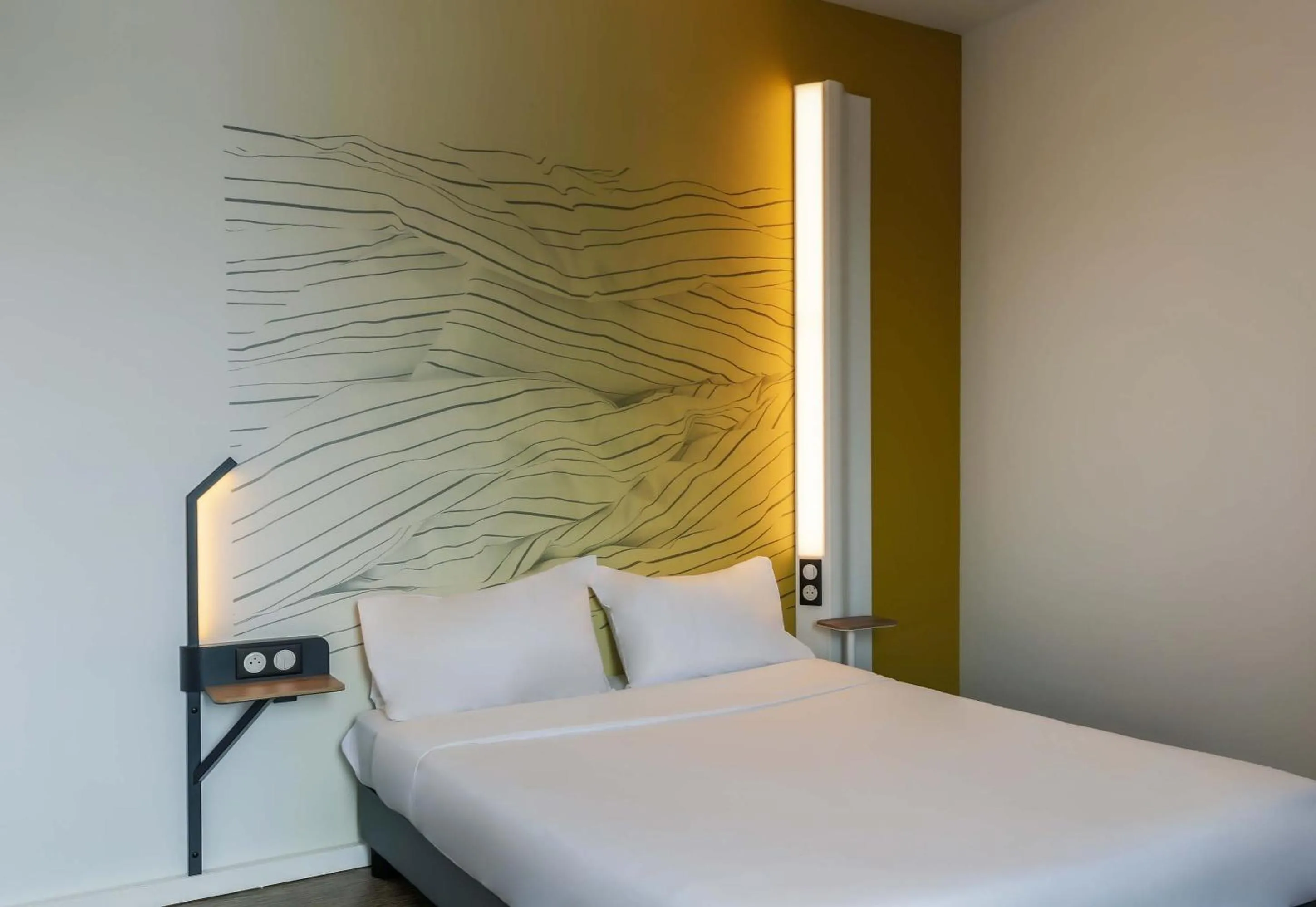 Bedroom, Bed in B&B Hôtel Thionville Centre Gare