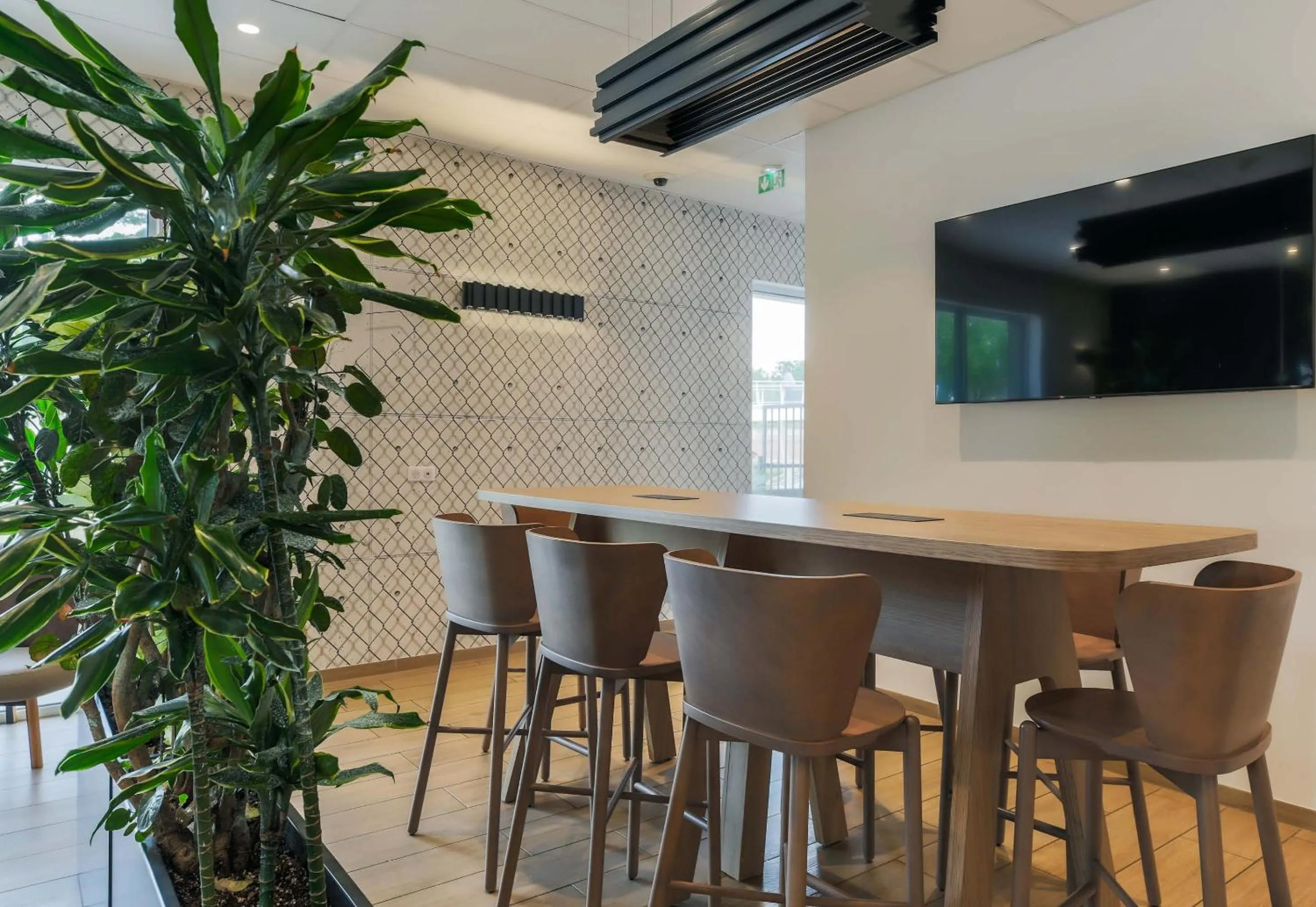 Dining area in B&B Hôtel Thionville Centre Gare