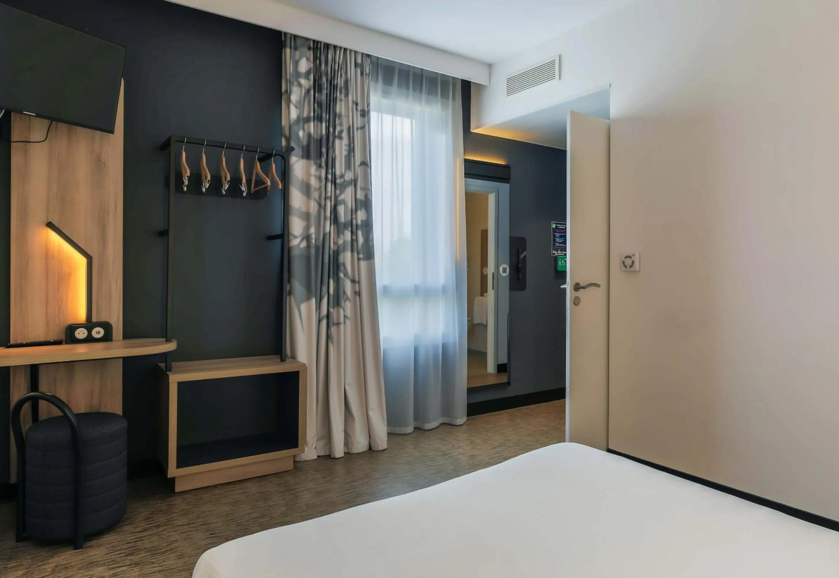 Bedroom, Bed in B&B Hôtel Thionville Centre Gare