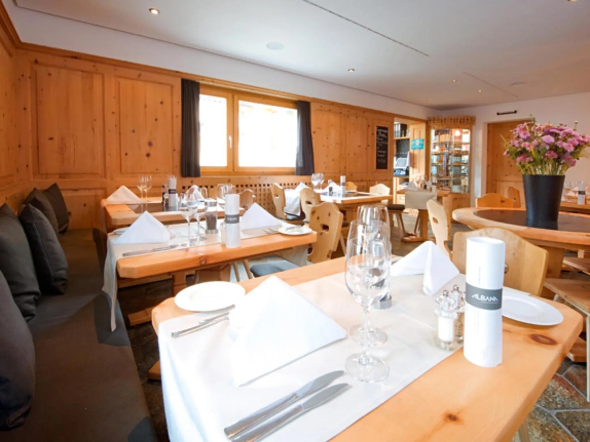 Restaurant/places to eat in Arsa Lodge Silvaplana