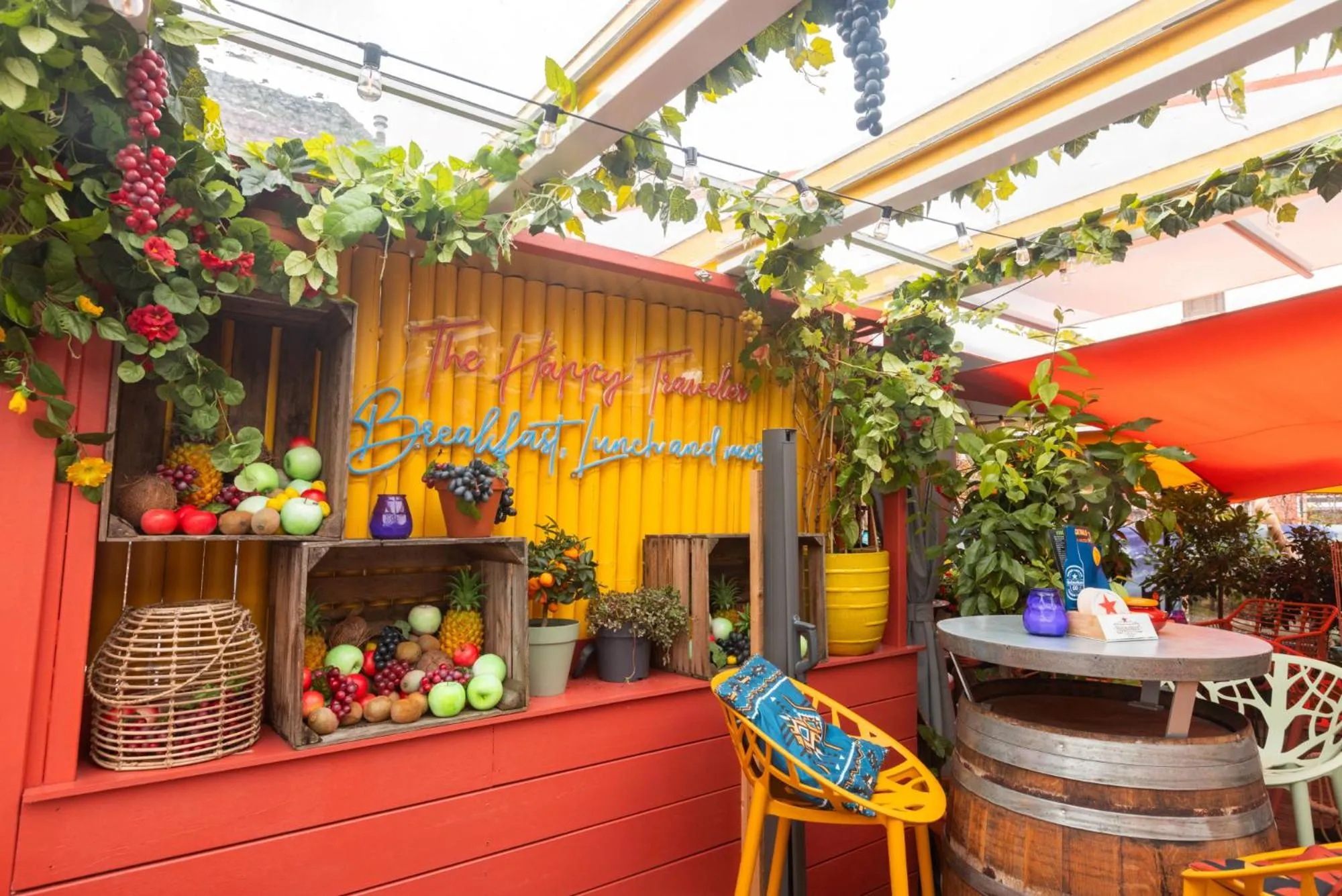 Facade/entrance in Hotel The Happy Traveler