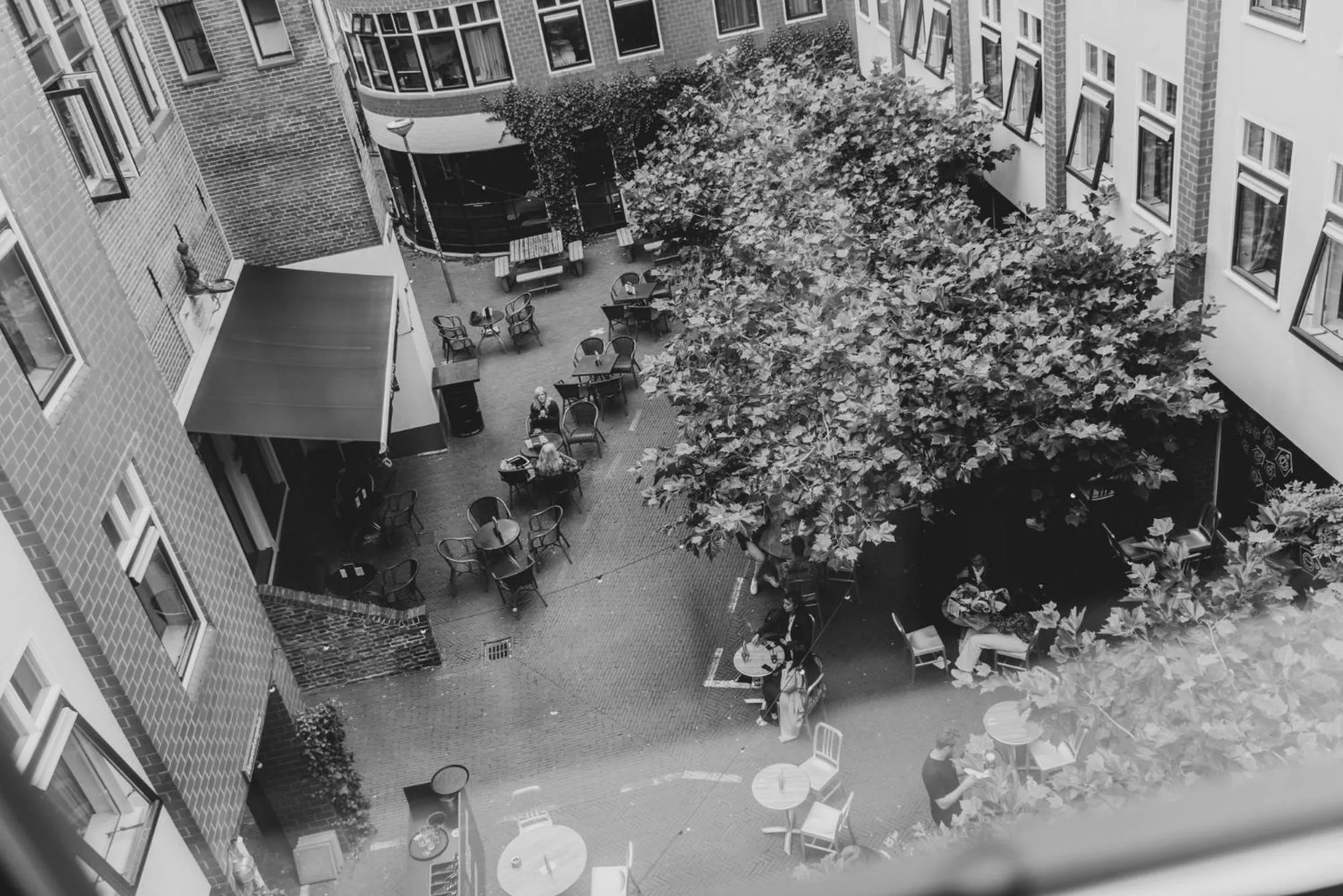 Shower in Hotel The Happy Traveler