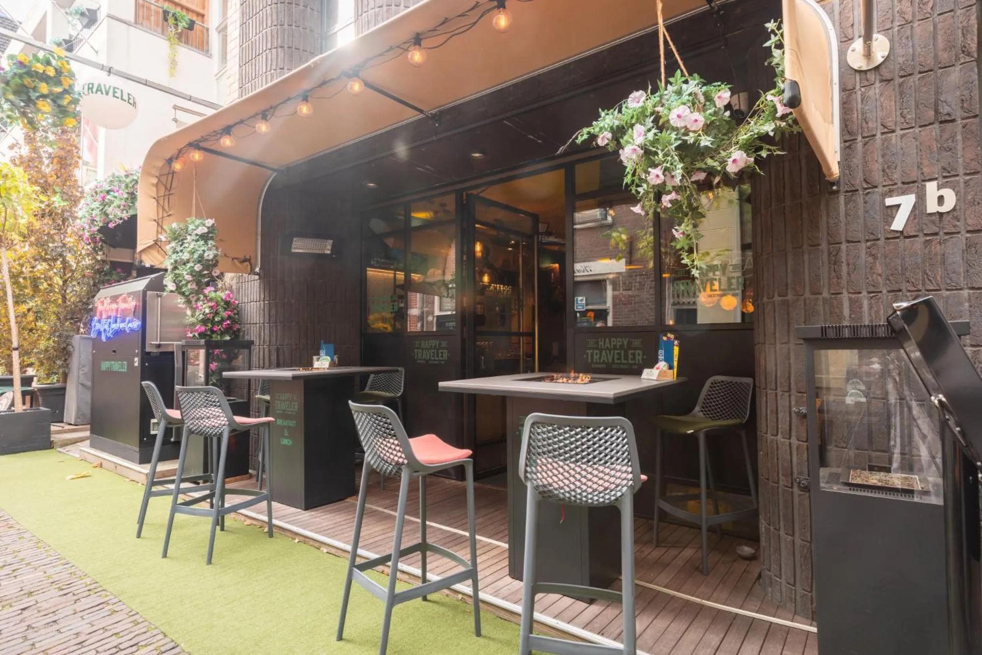 Hotel The Happy Traveler