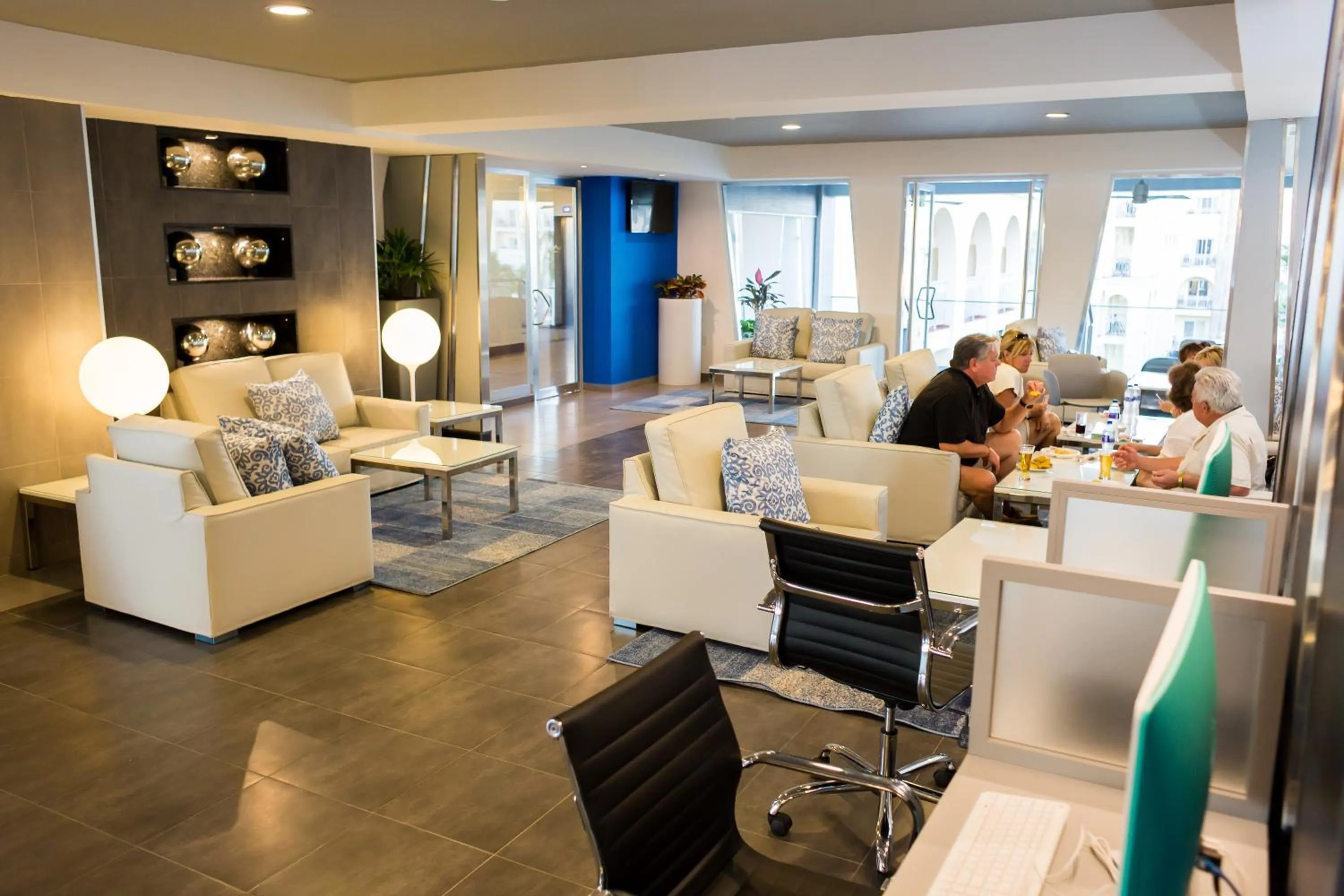 Lounge or bar in Riu Palace Cabo San Lucas - All Inclusive