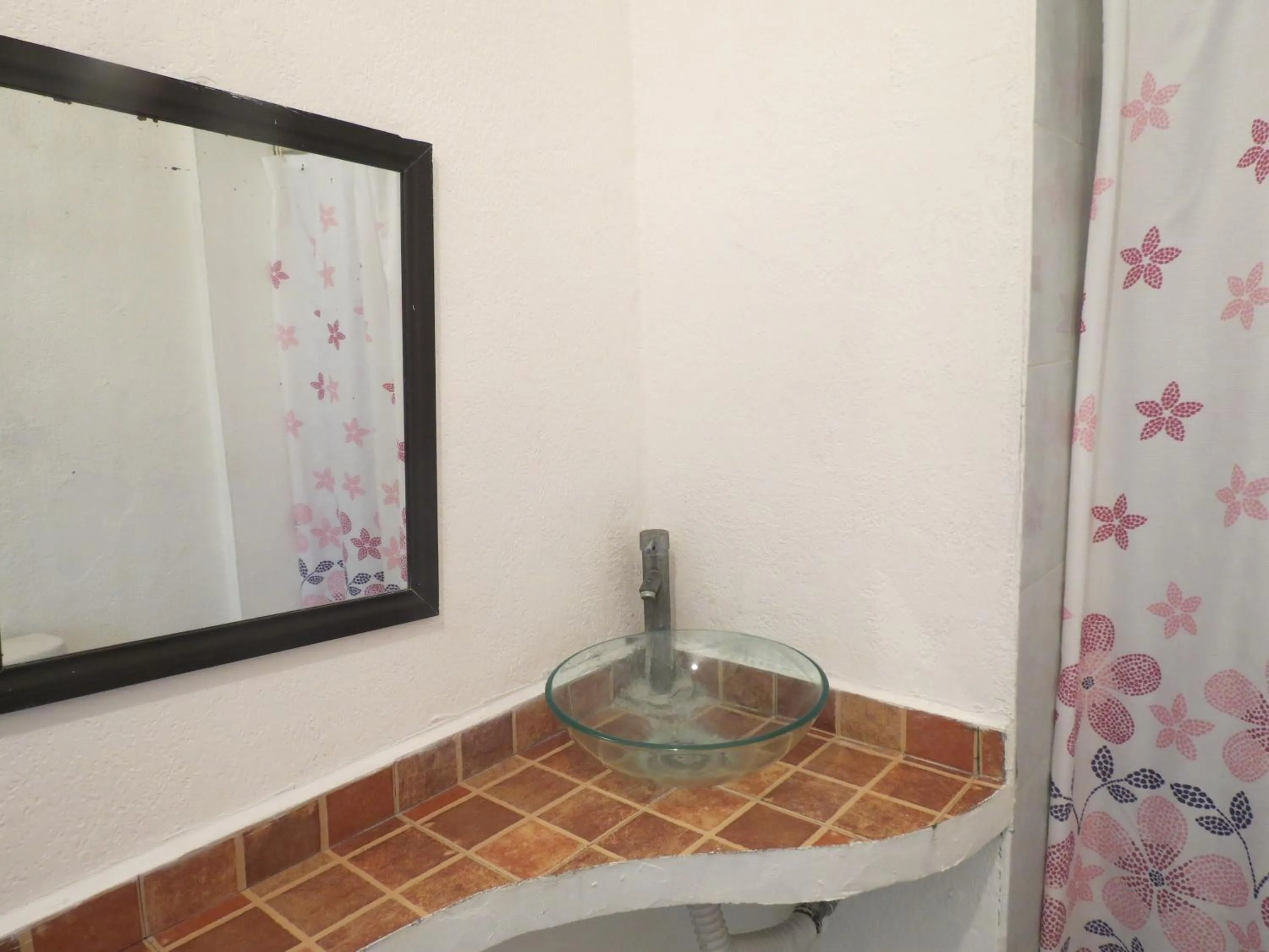 Bathroom in Hotel Albri by Rotamundos