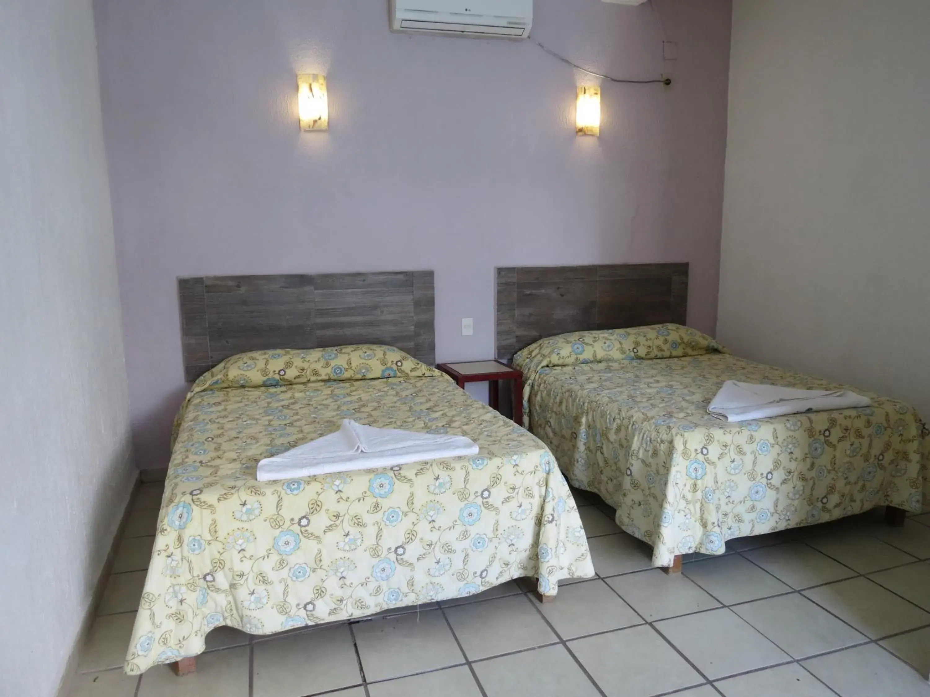 Superior Twin Room in Hotel Albri by Rotamundos Superior Twin Room in Hotel Albri by Rotamundos