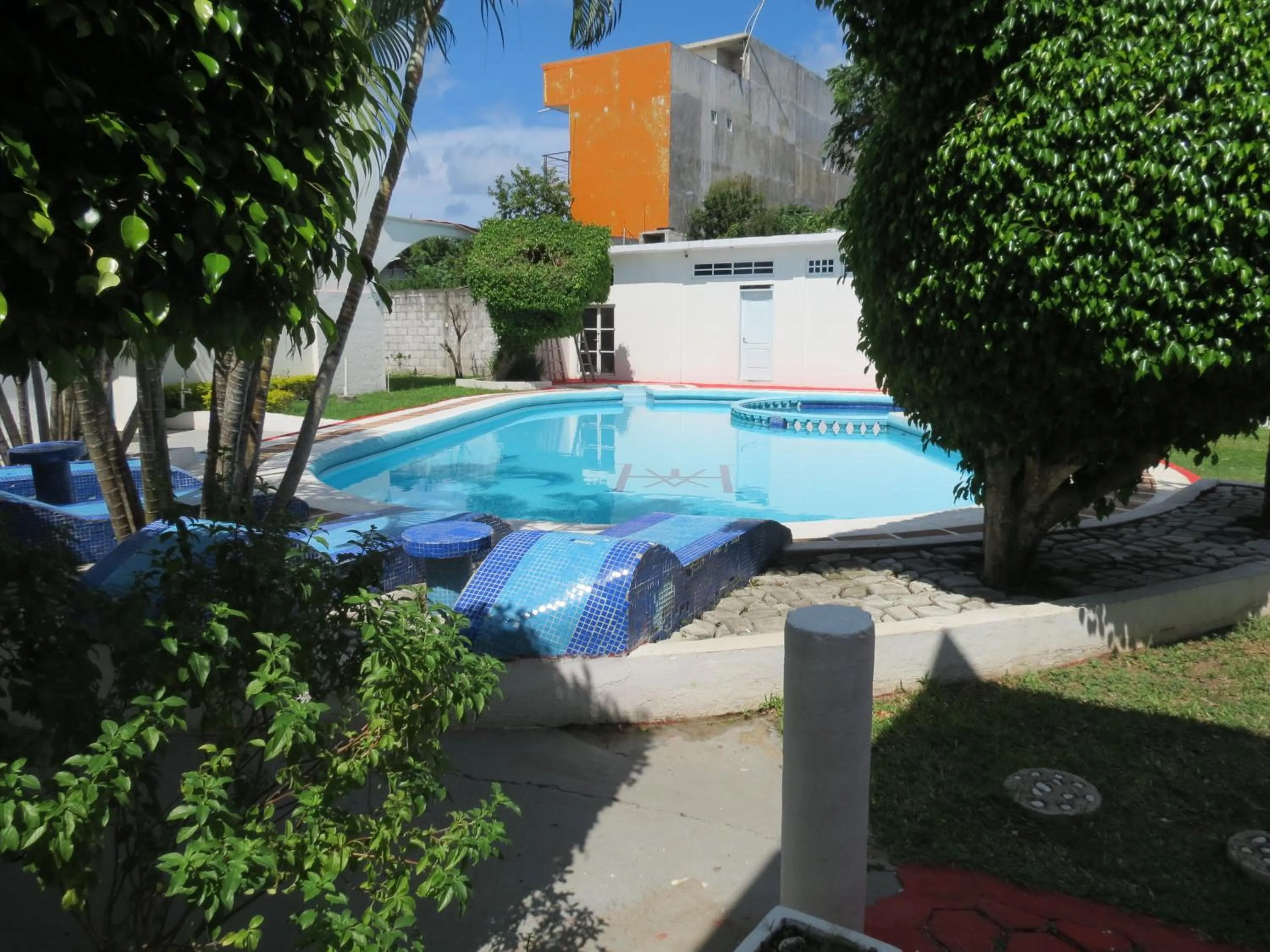 Garden in Hotel Albri by Rotamundos