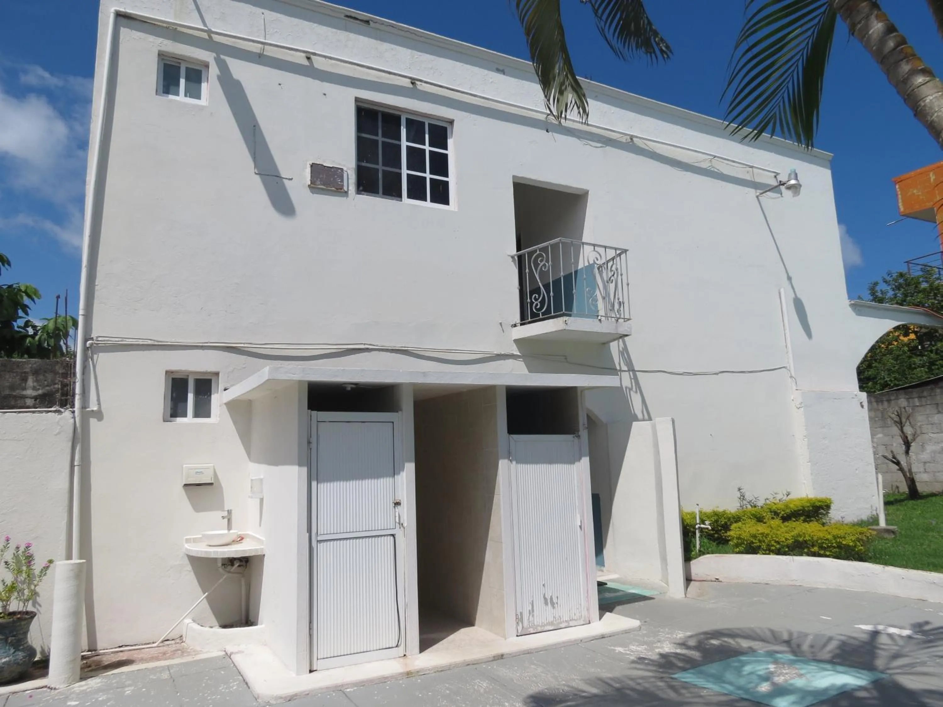 Facade/entrance in Hotel Albri by Rotamundos