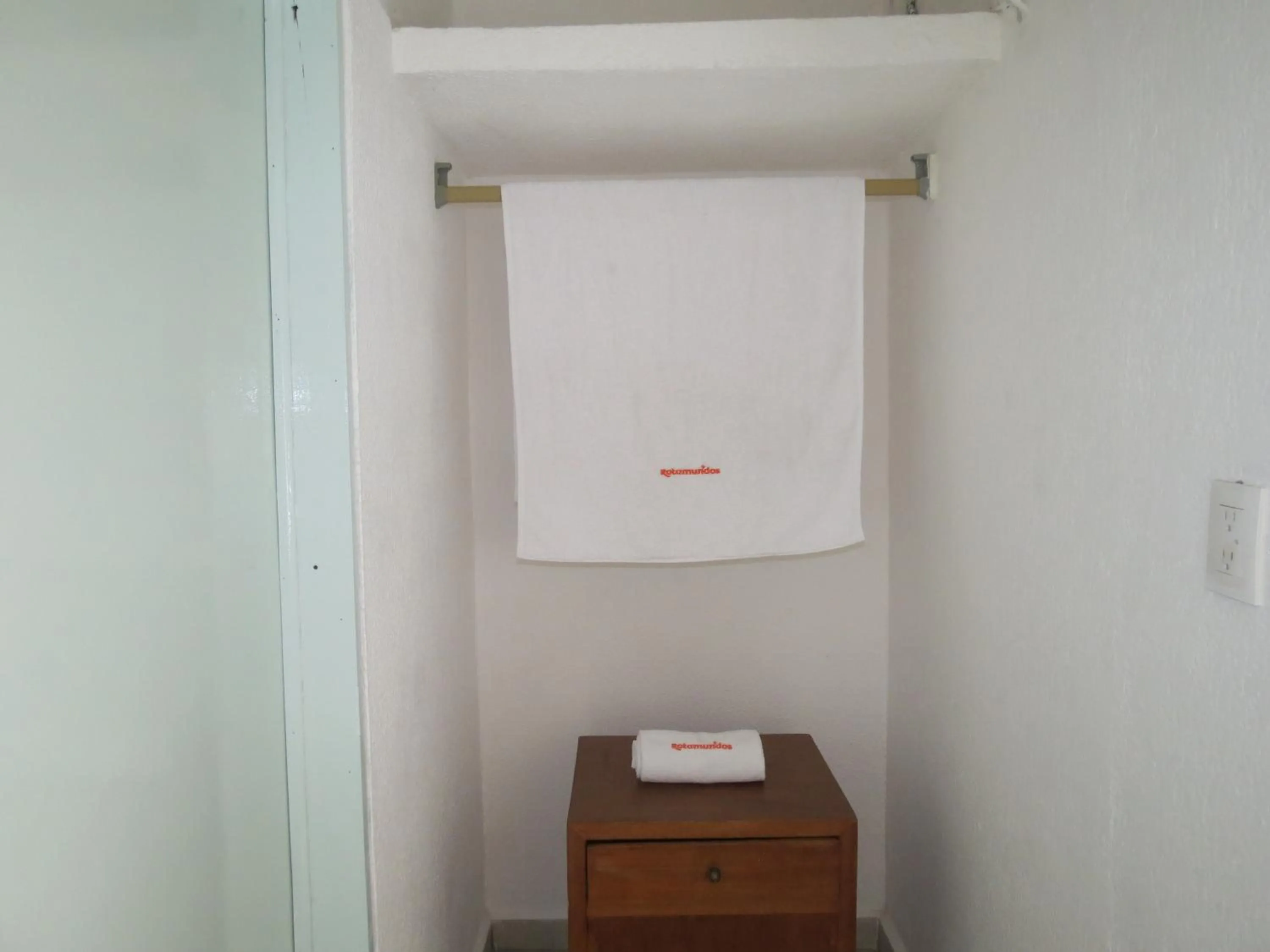 wardrobe in Hotel Albri by Rotamundos