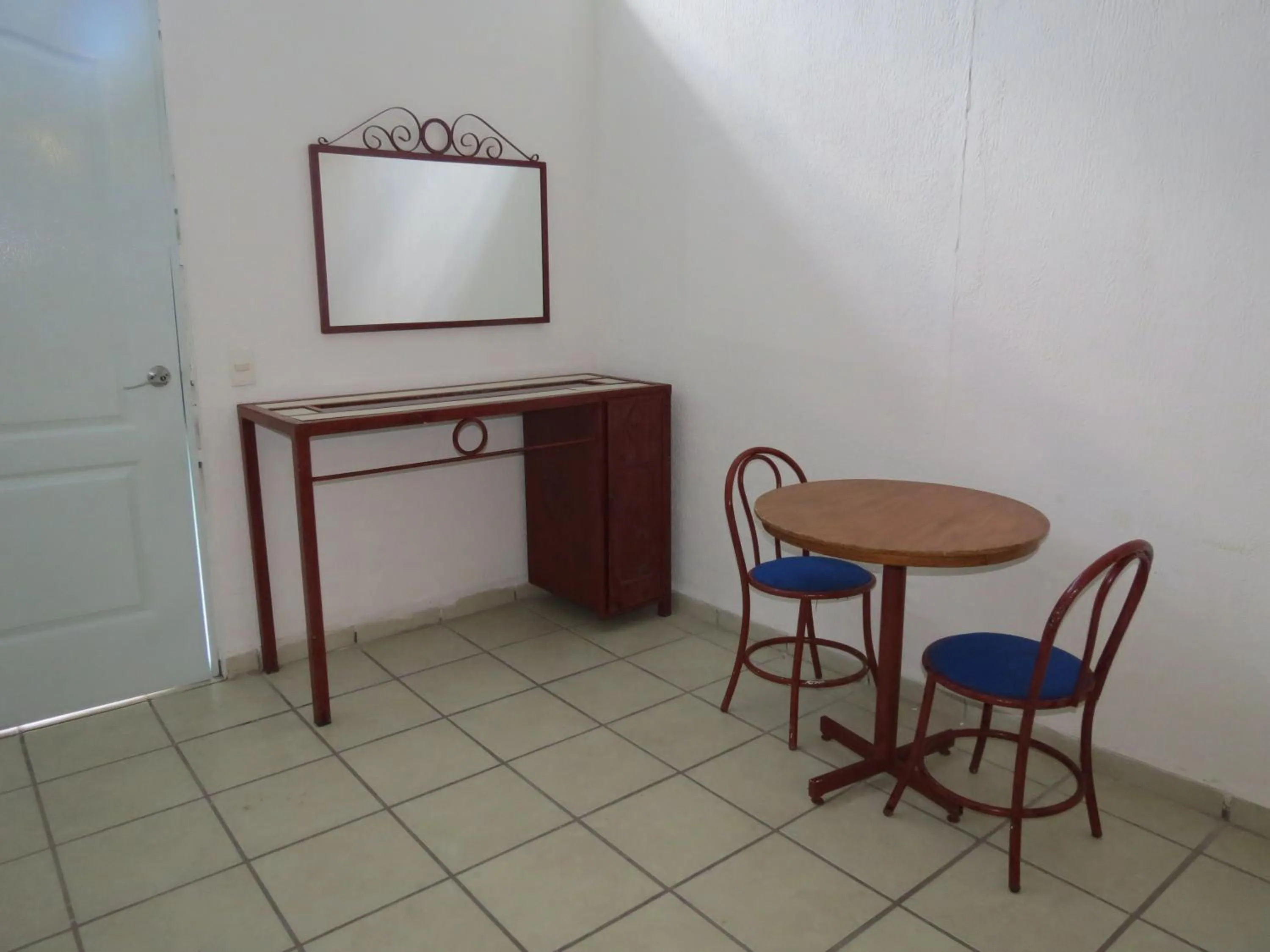 Dining area in Hotel Albri by Rotamundos