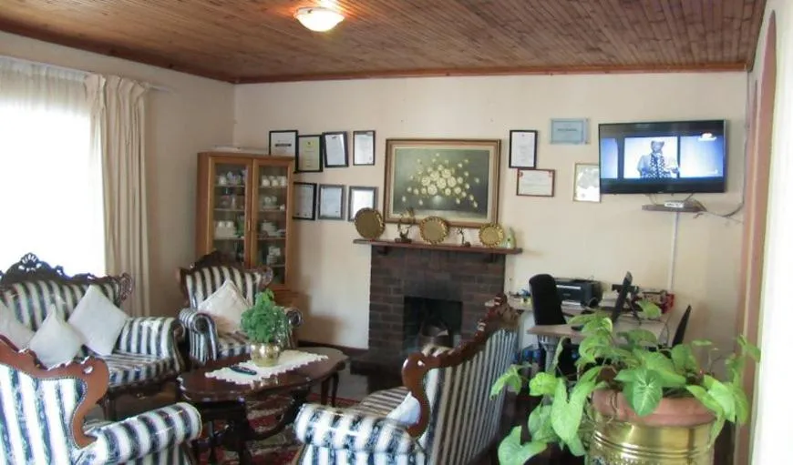 Communal lounge/ TV room in Bonani B & B