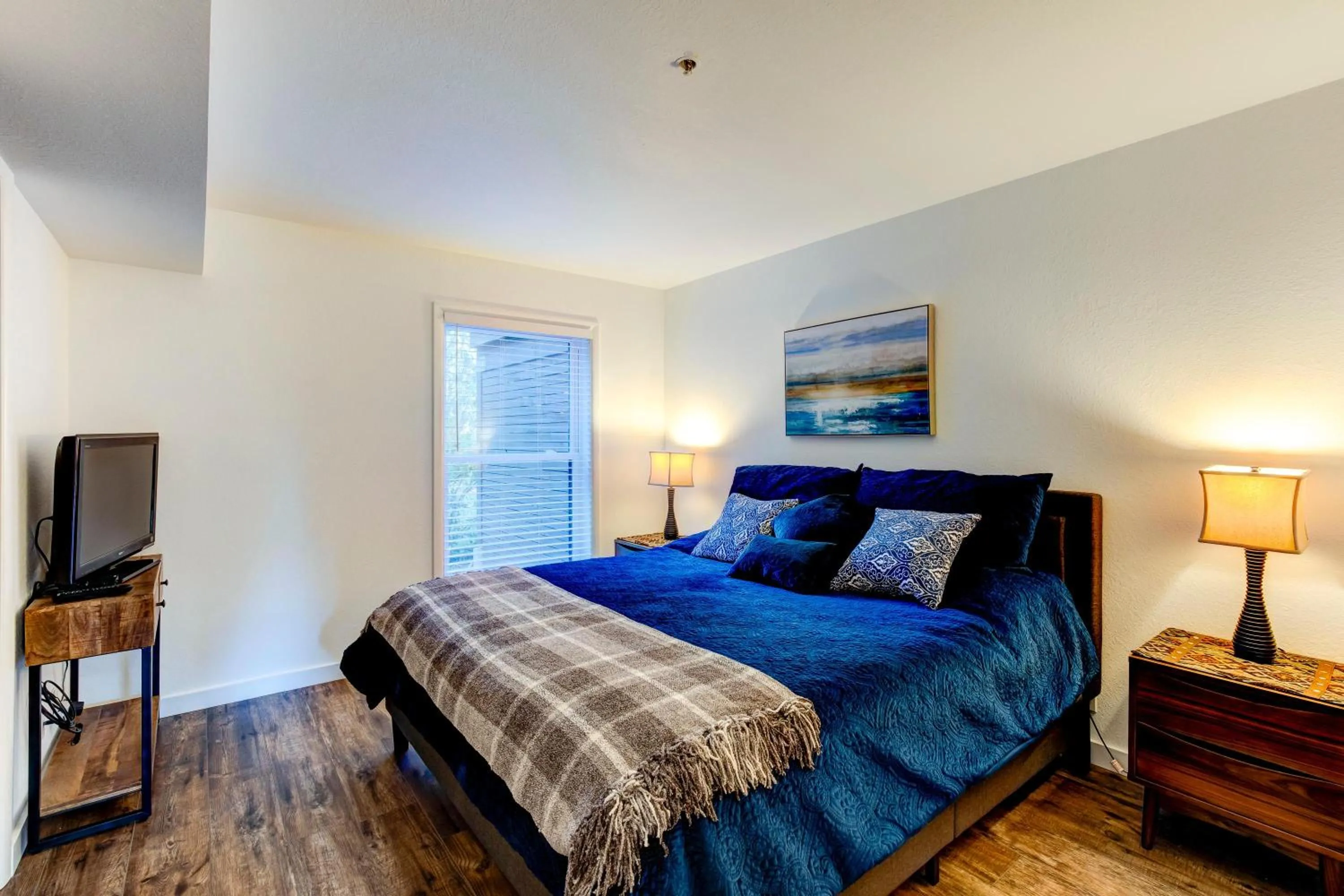 Bed in Fairway Village 2570