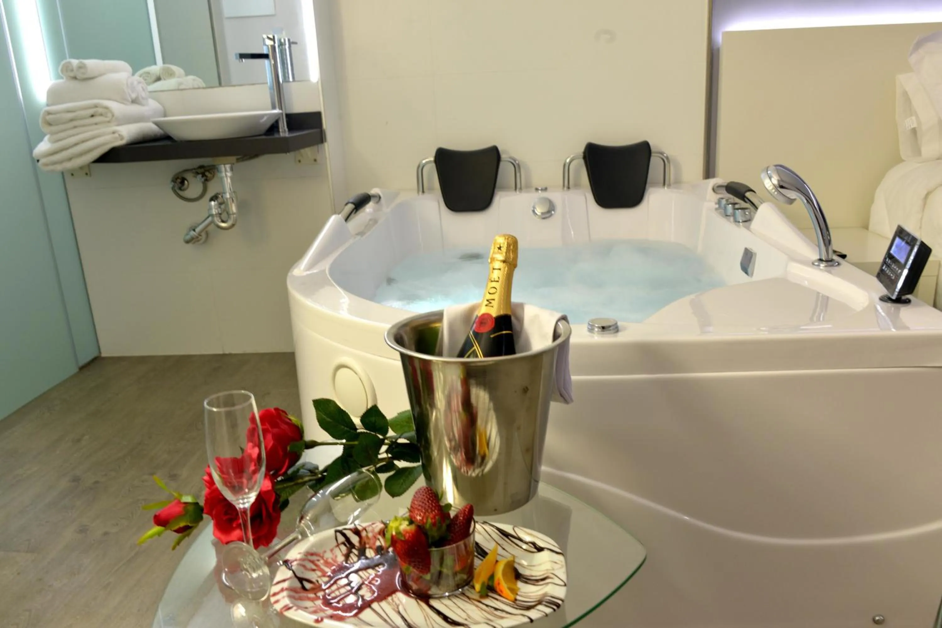 Hot Tub in Alcalá del Jucar Hotel Pelayo