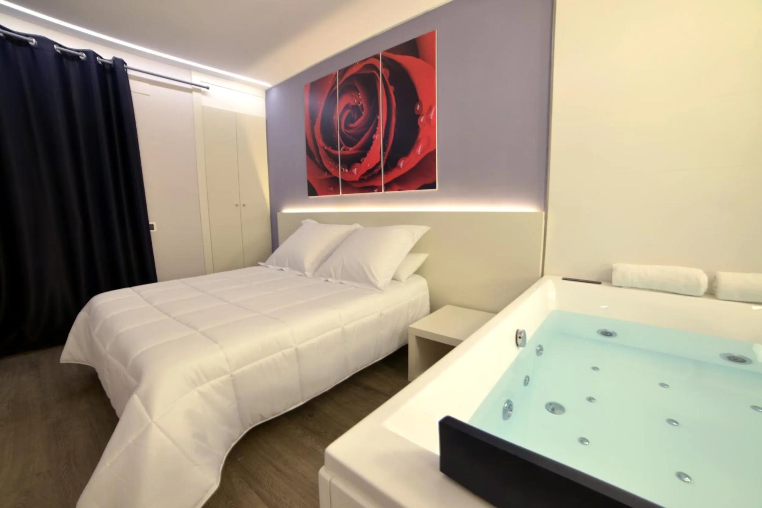 Hot Tub, Bed in Alcalá del Jucar Hotel Pelayo