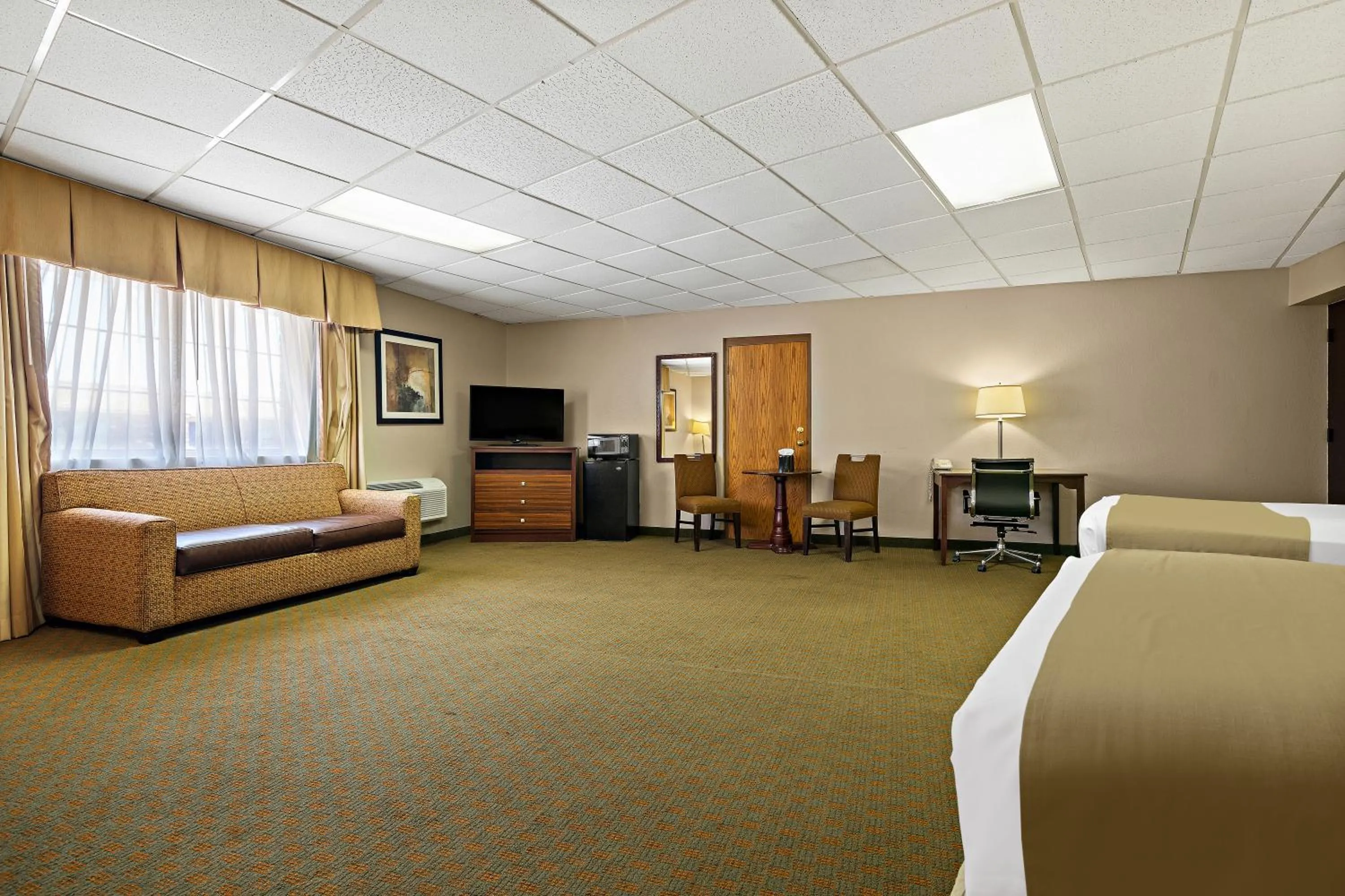 Bed in Rodeway Inn McPherson East