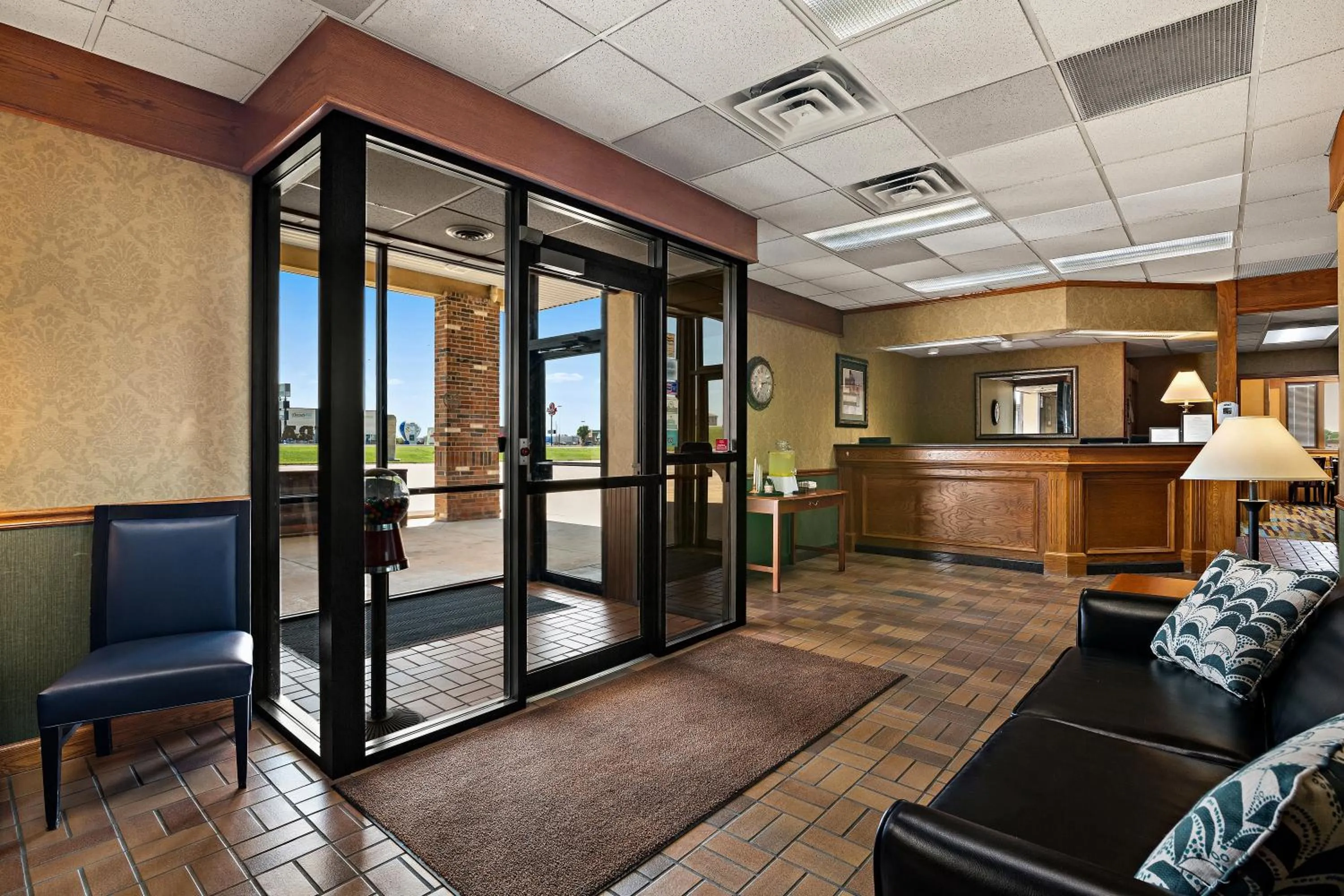 Lobby or reception in Rodeway Inn McPherson East