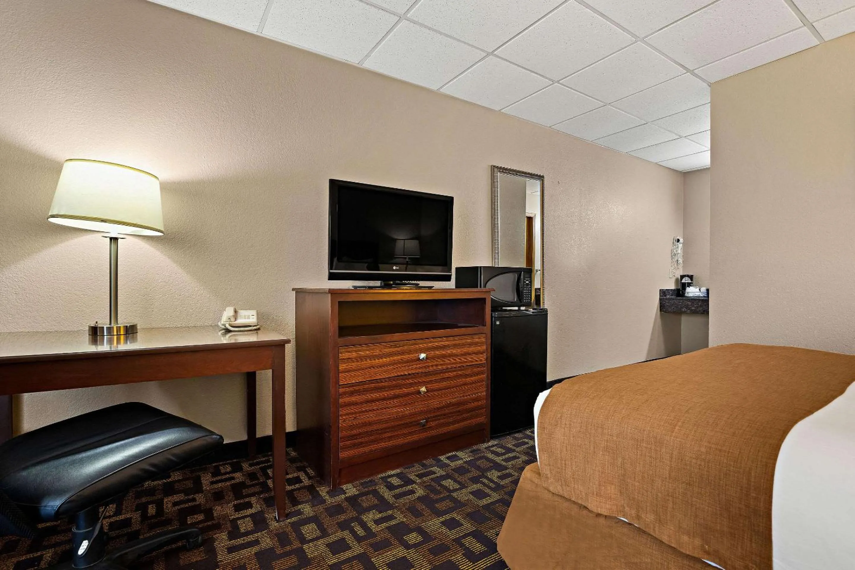 Bedroom, Bed in Rodeway Inn McPherson East