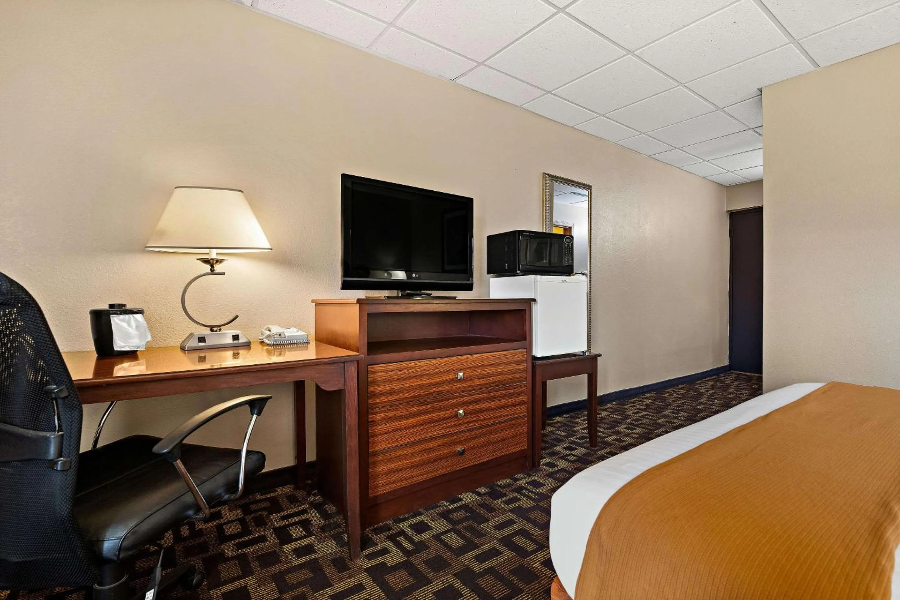 Bedroom, Bed in Rodeway Inn McPherson East