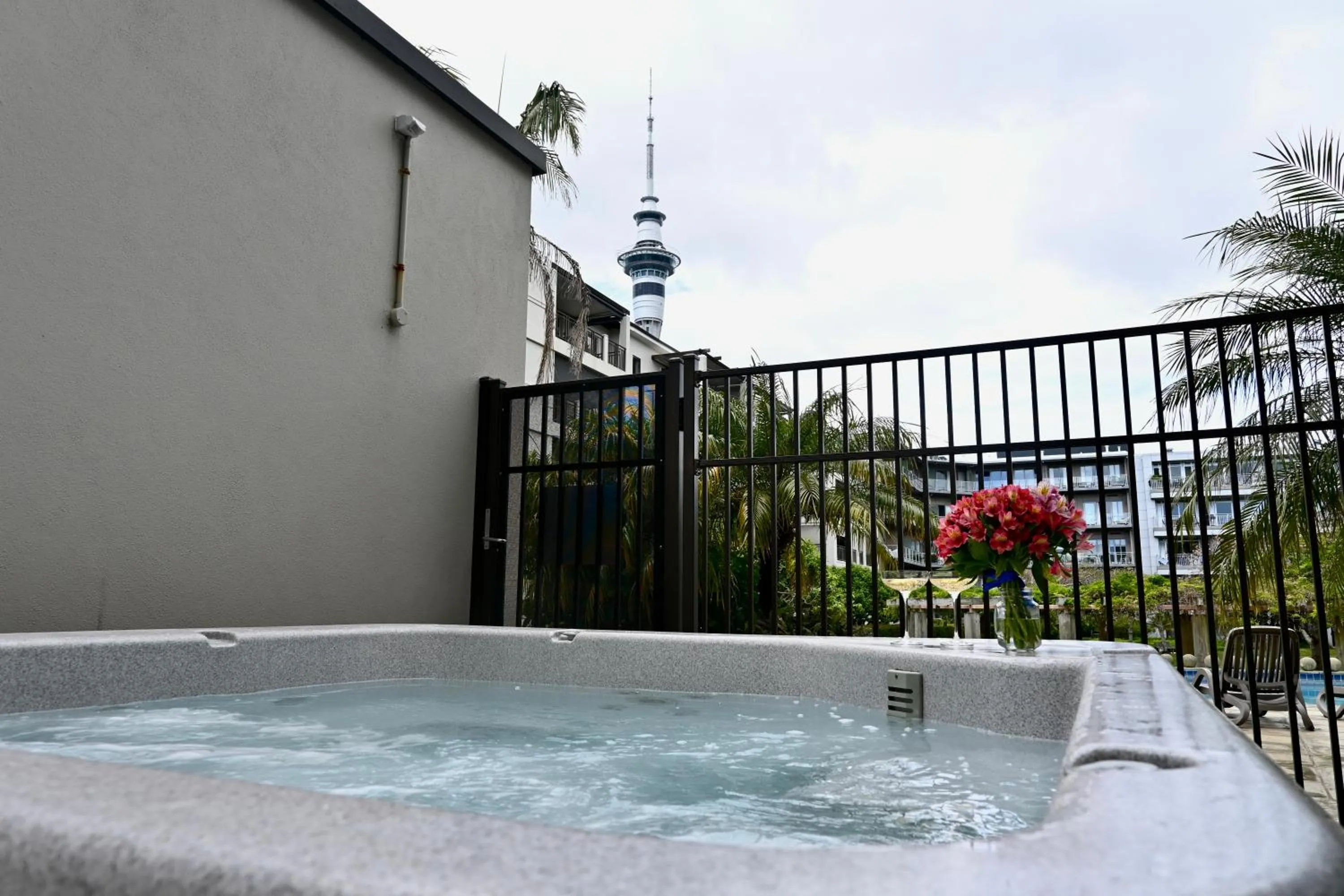 Hot Tub in Ohtel Auckland