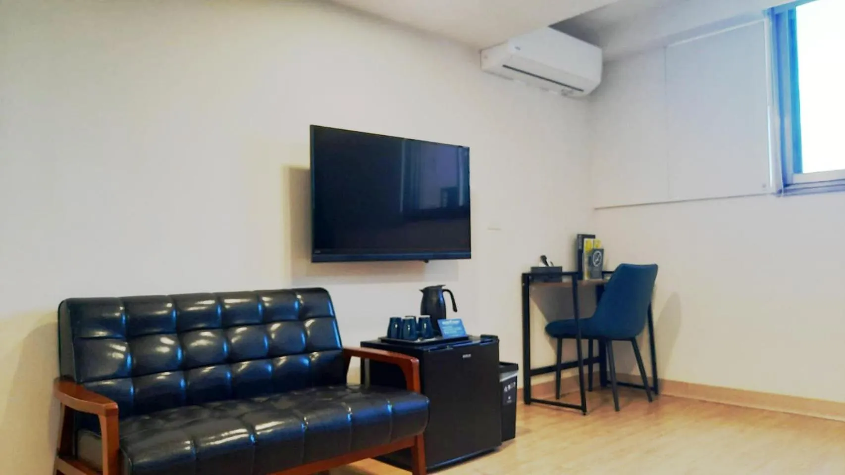 Seating area in Holo Hotel Tainan