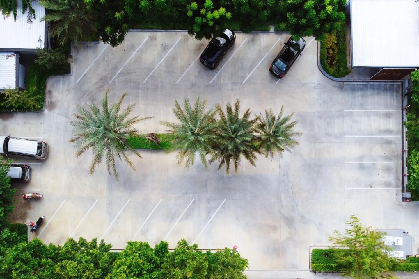 Parking in Ananzitra Hotel