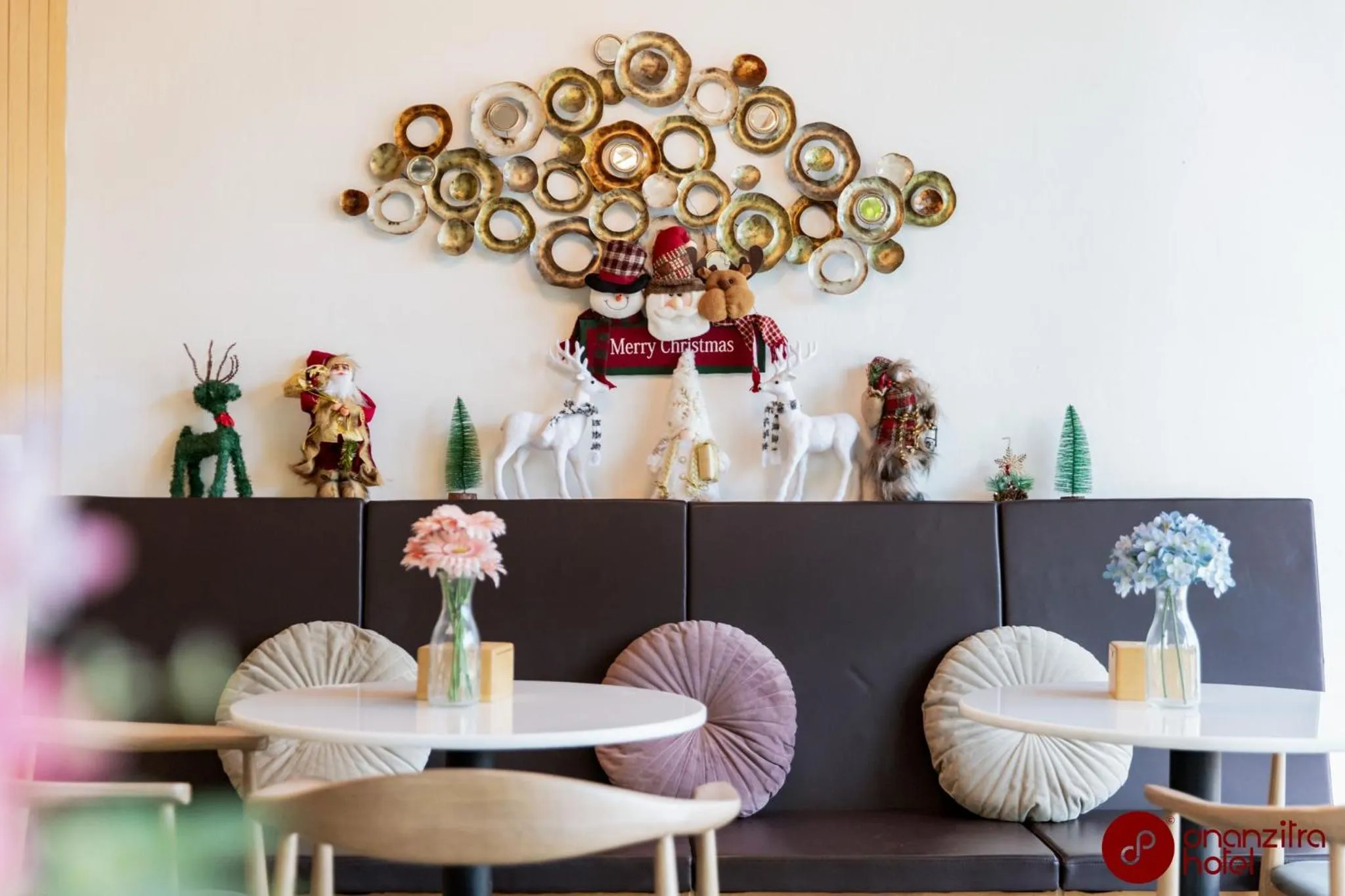 Restaurant/places to eat in Ananzitra Hotel