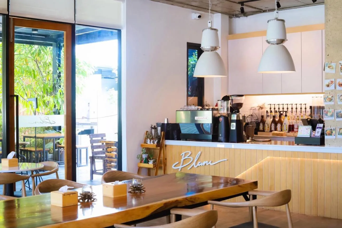 Restaurant/places to eat in Ananzitra Hotel