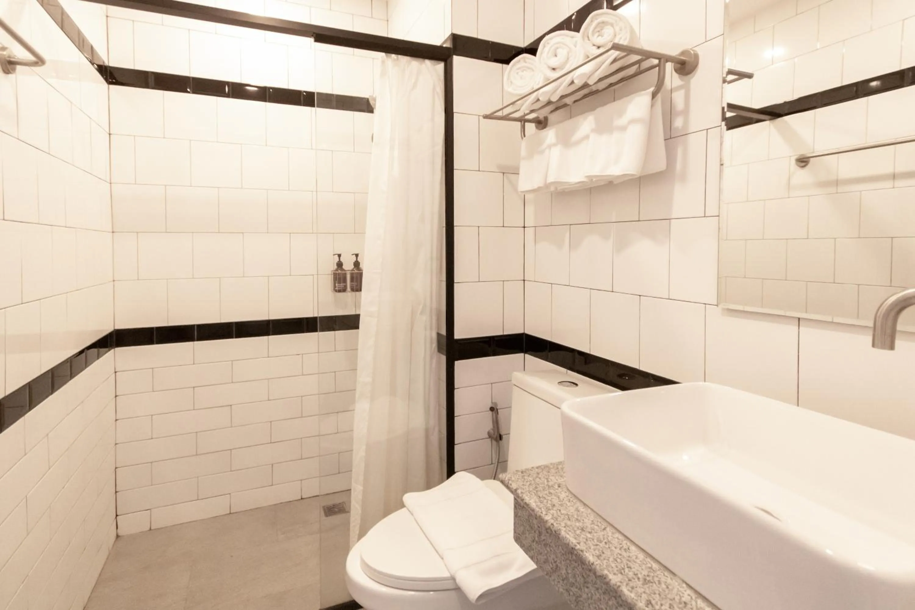 Shower in Ananzitra Hotel