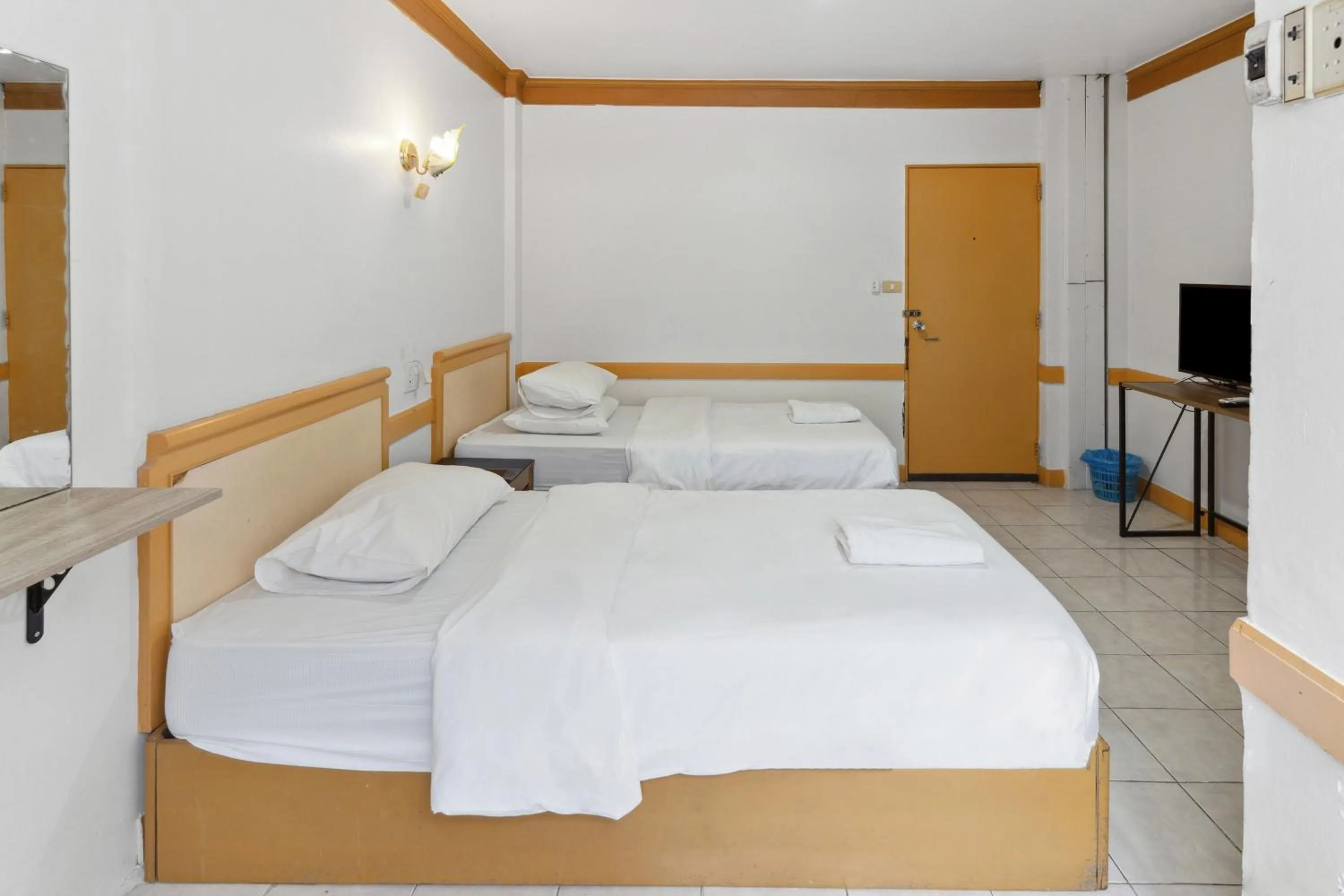 Bedroom, Bed in Phu Inn Hotel