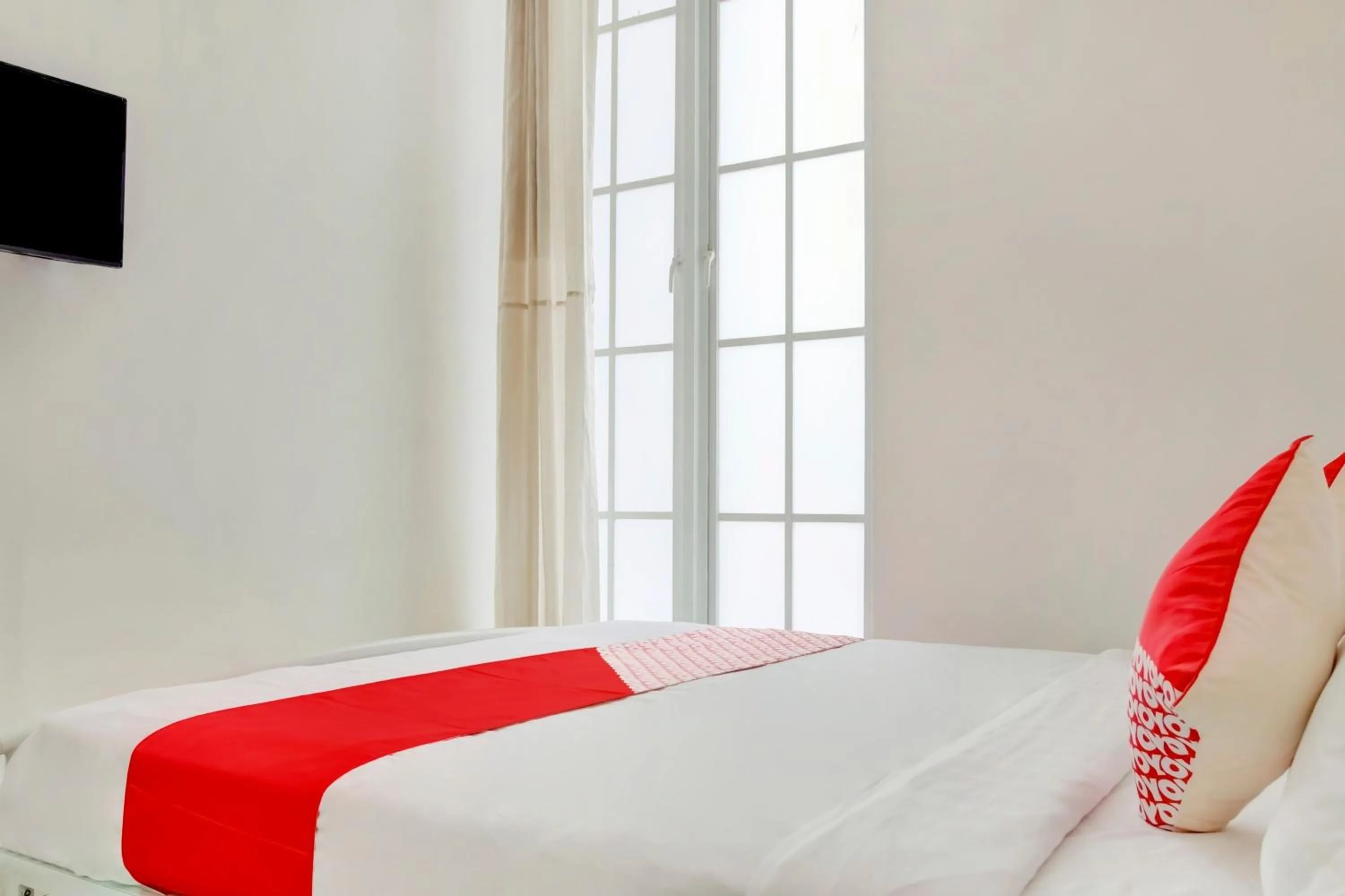 Bedroom in Hotel O Panakkukang Near Mall Panakkukang Formerly Golden White House