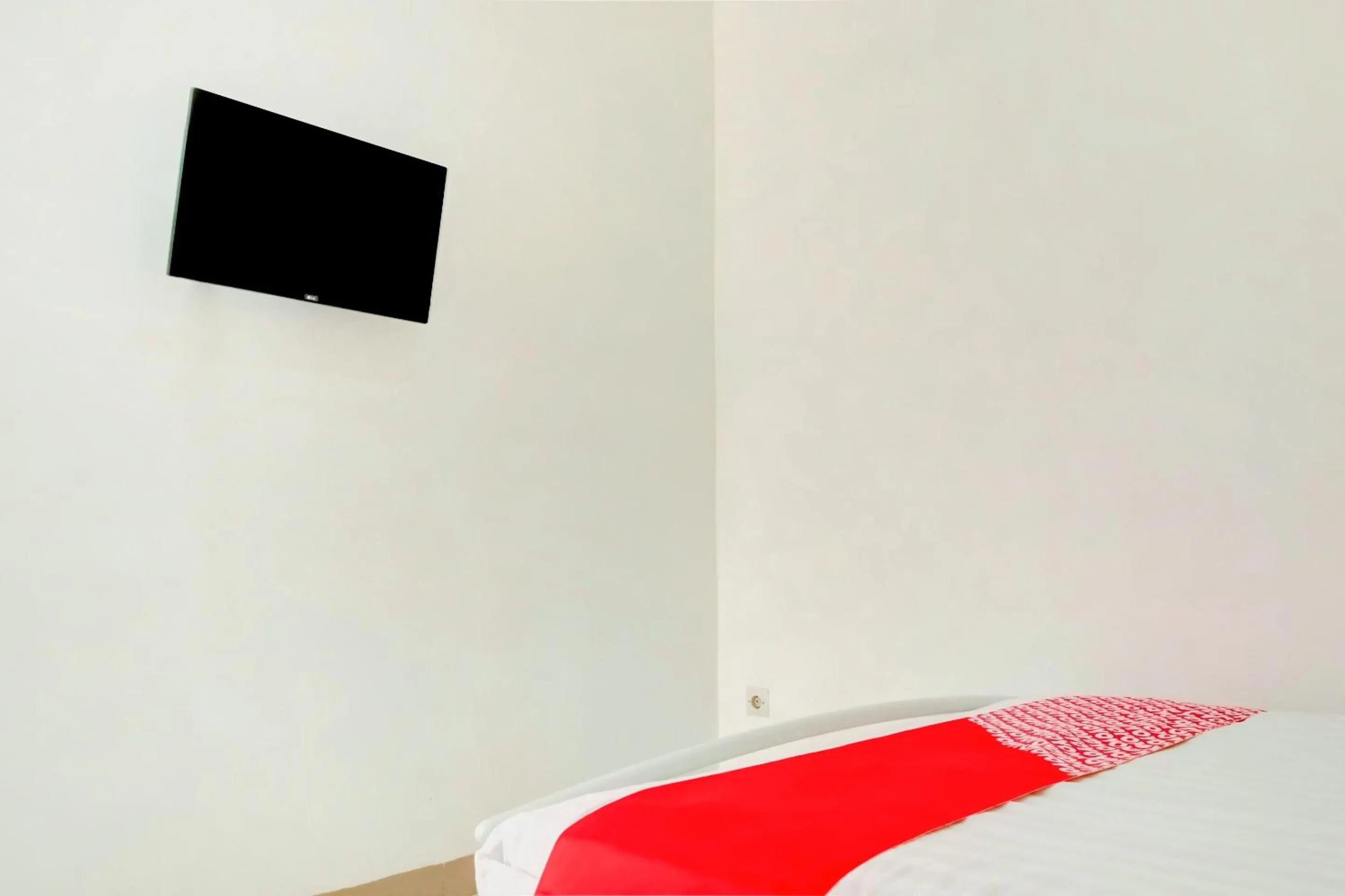 Bedroom in Hotel O Panakkukang Near Mall Panakkukang Formerly Golden White House