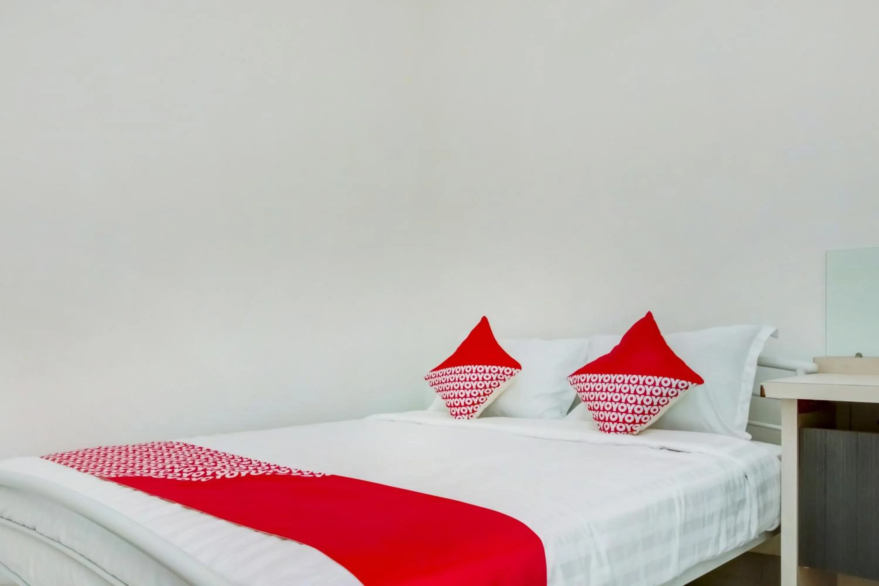 Bedroom in Hotel O Panakkukang Near Mall Panakkukang Formerly Golden White House