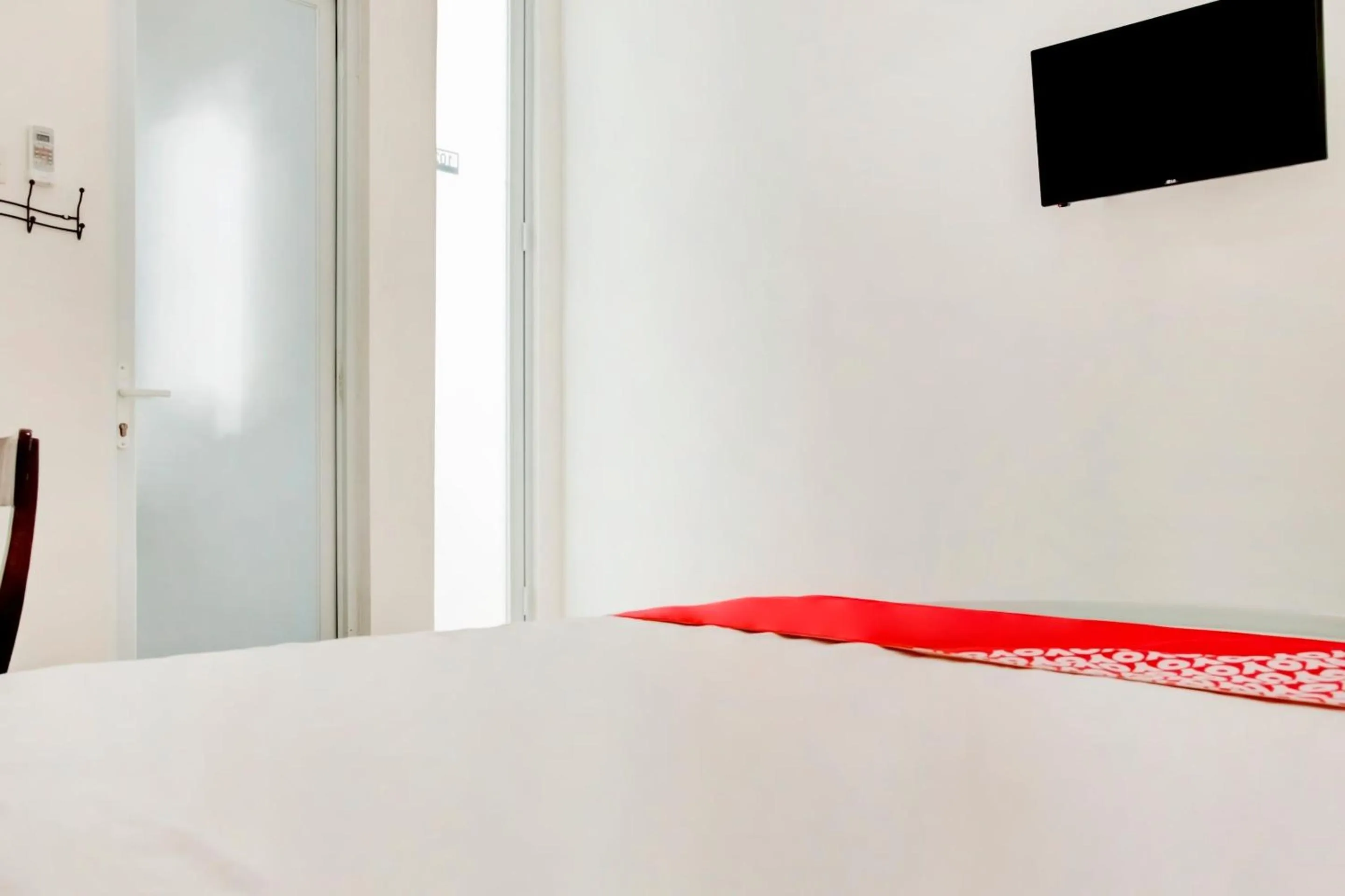 Bedroom in Hotel O Panakkukang Near Mall Panakkukang Formerly Golden White House