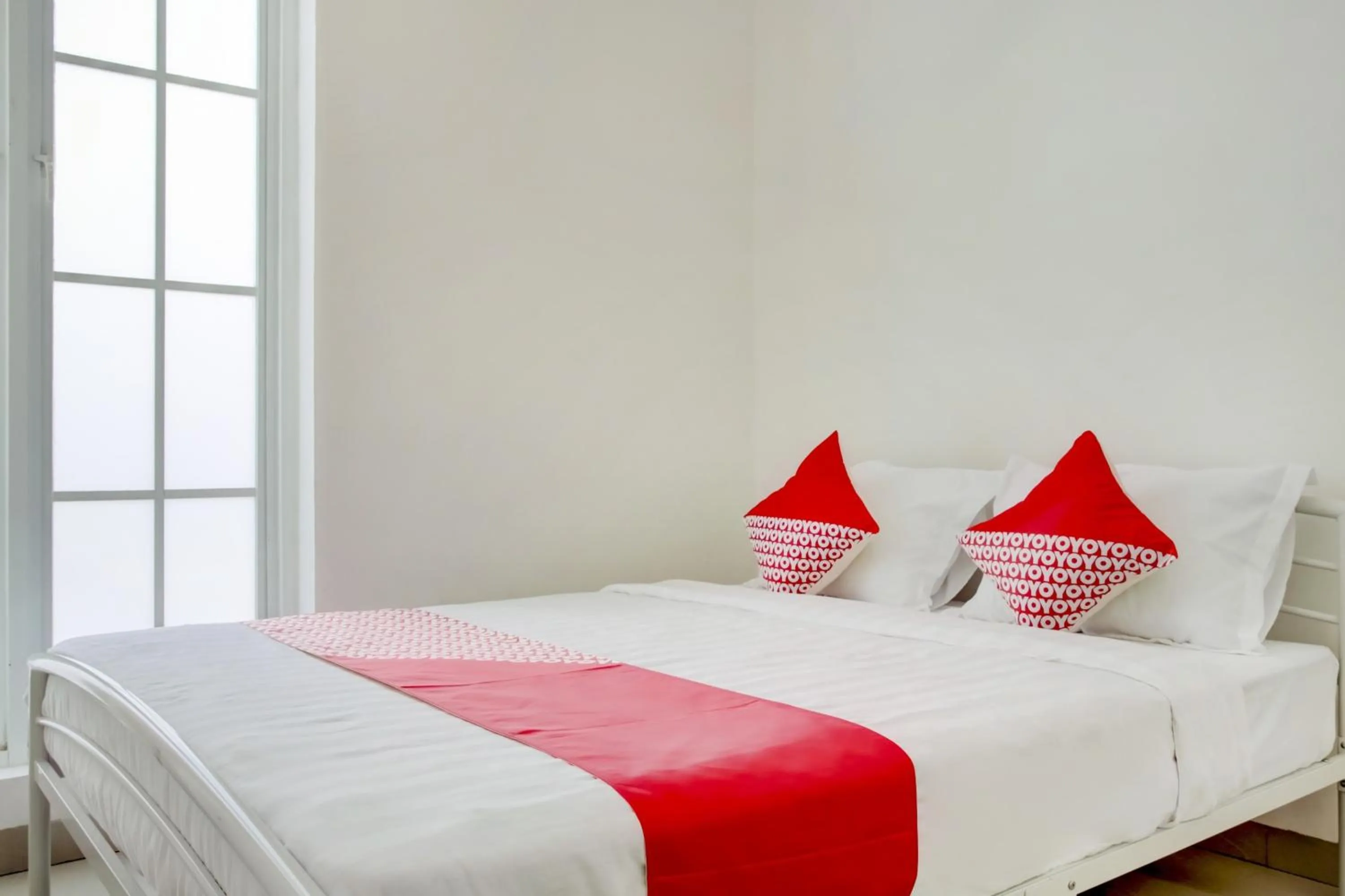 Bedroom in Hotel O Panakkukang Near Mall Panakkukang Formerly Golden White House