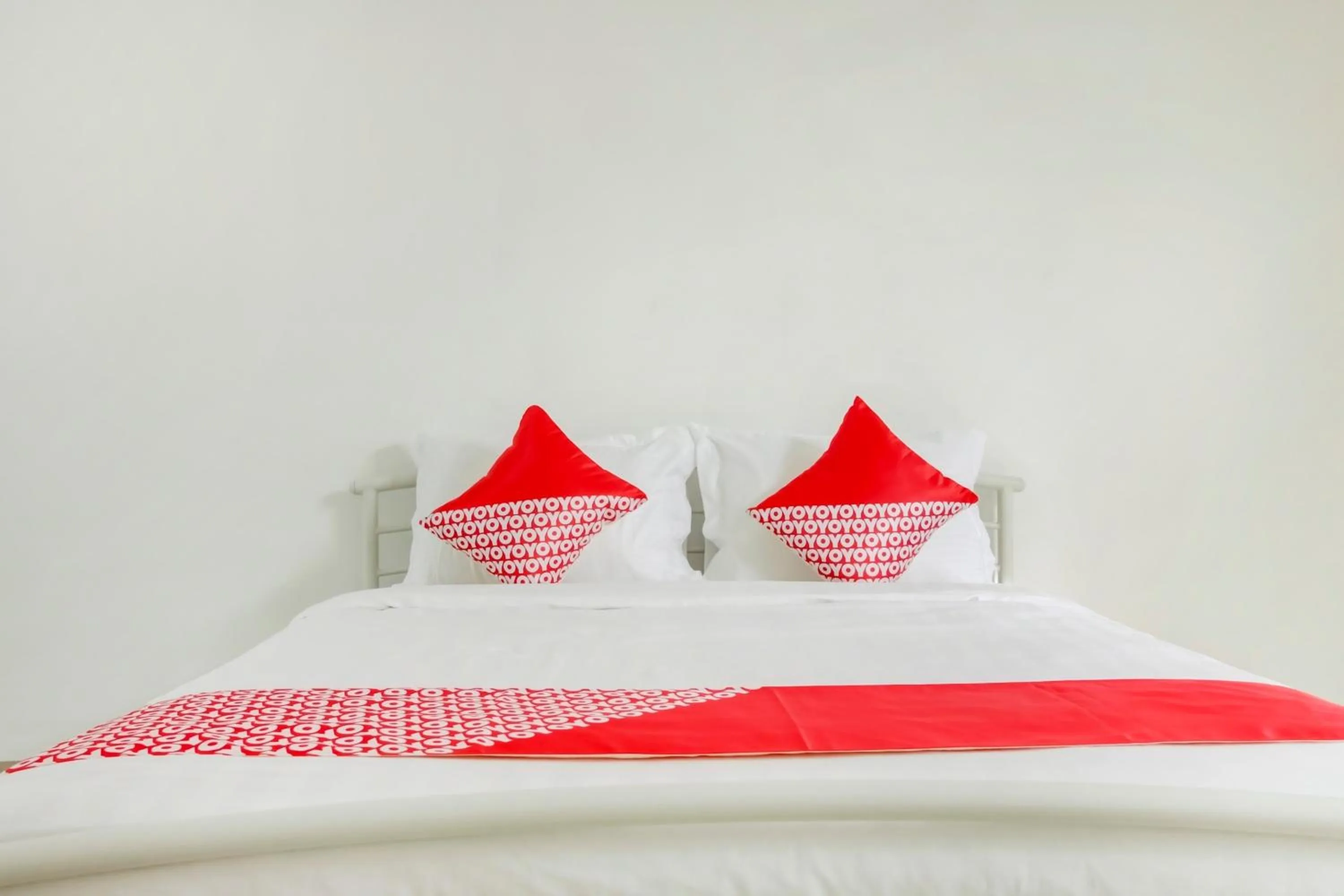 Bedroom in Hotel O Panakkukang Near Mall Panakkukang Formerly Golden White House