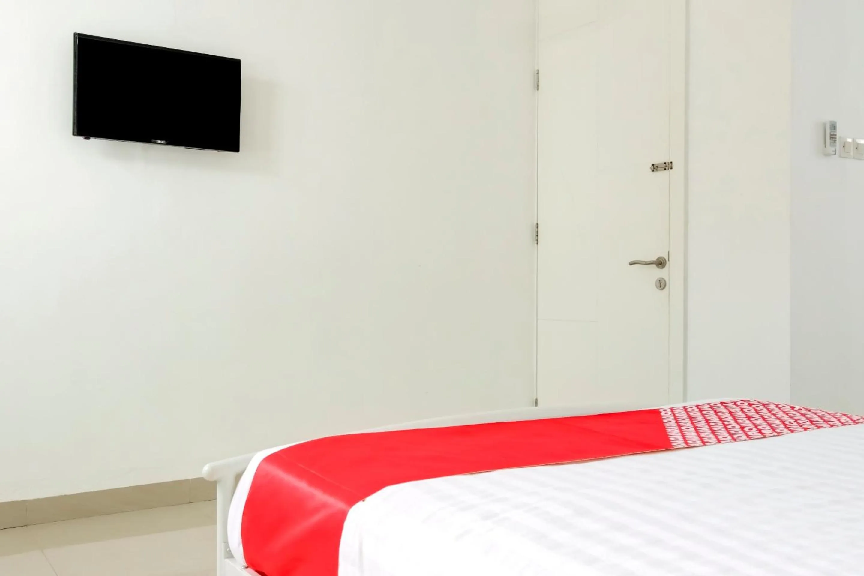 Bedroom in Hotel O Panakkukang Near Mall Panakkukang Formerly Golden White House