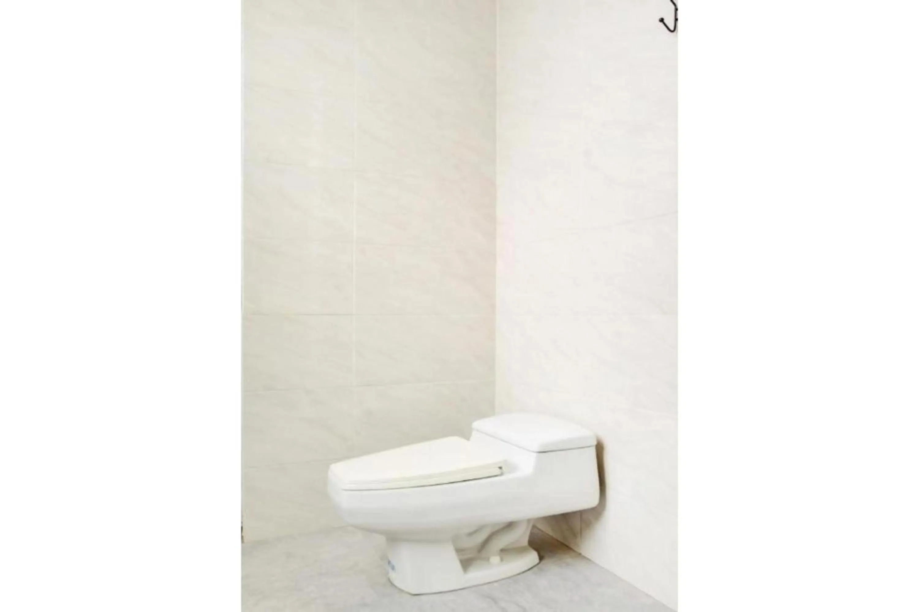 Bathroom in Hotel O Panakkukang Near Mall Panakkukang Formerly Golden White House