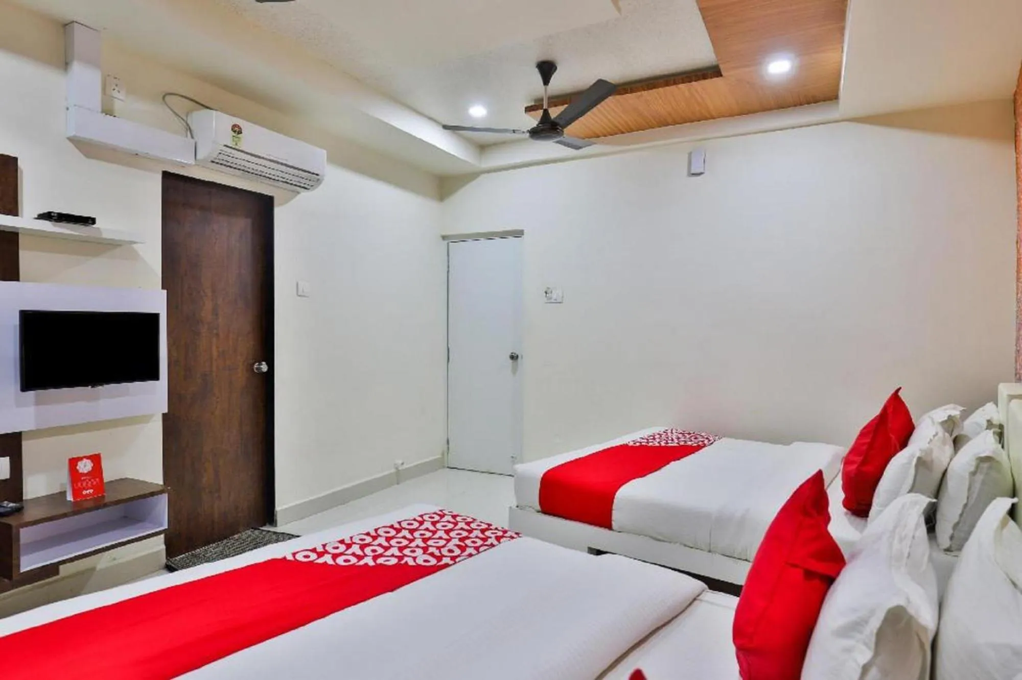 Bed in Hotel Bansidhar-Somnath