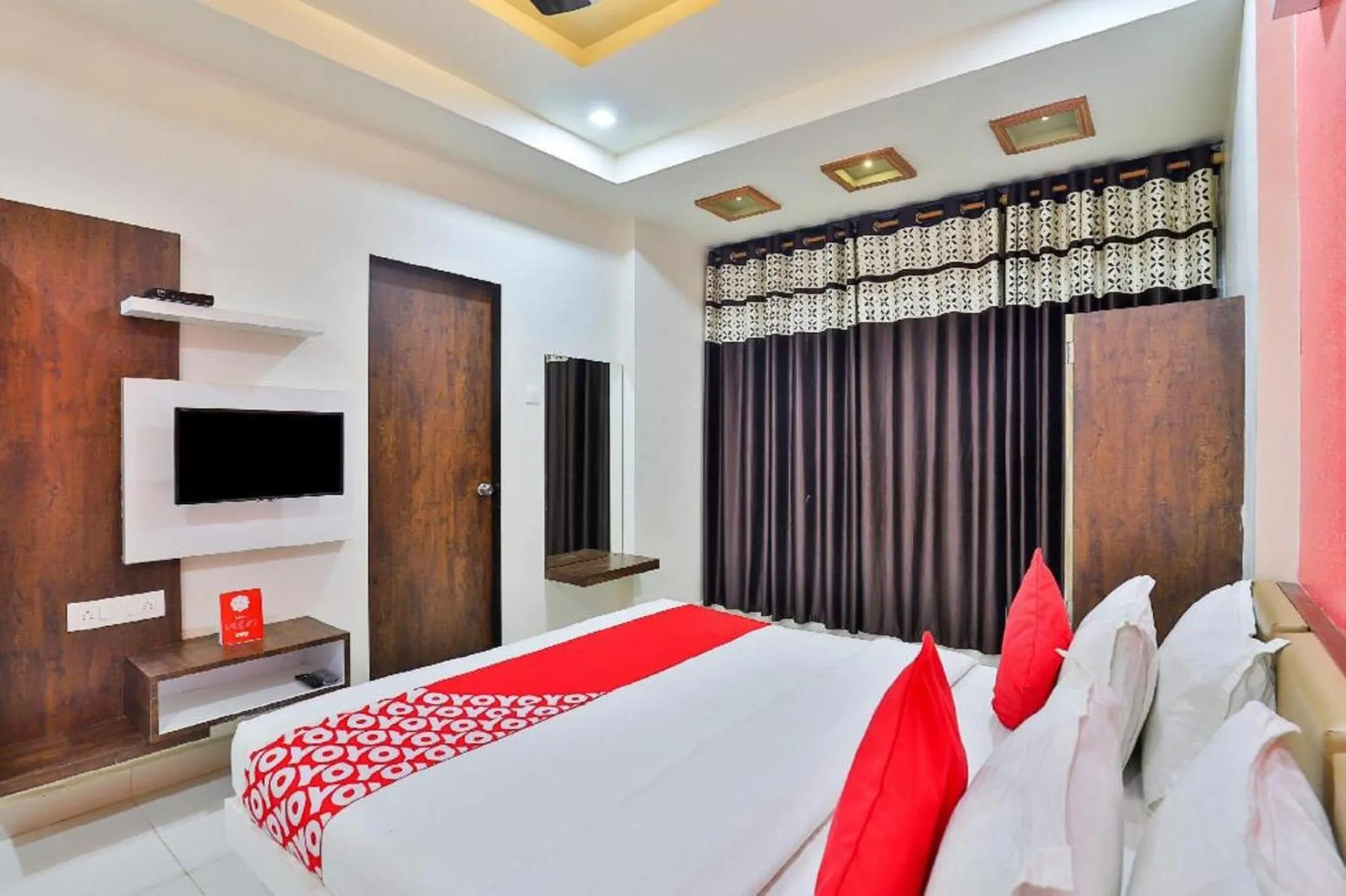 Bedroom, Bed in Hotel Bansidhar-Somnath