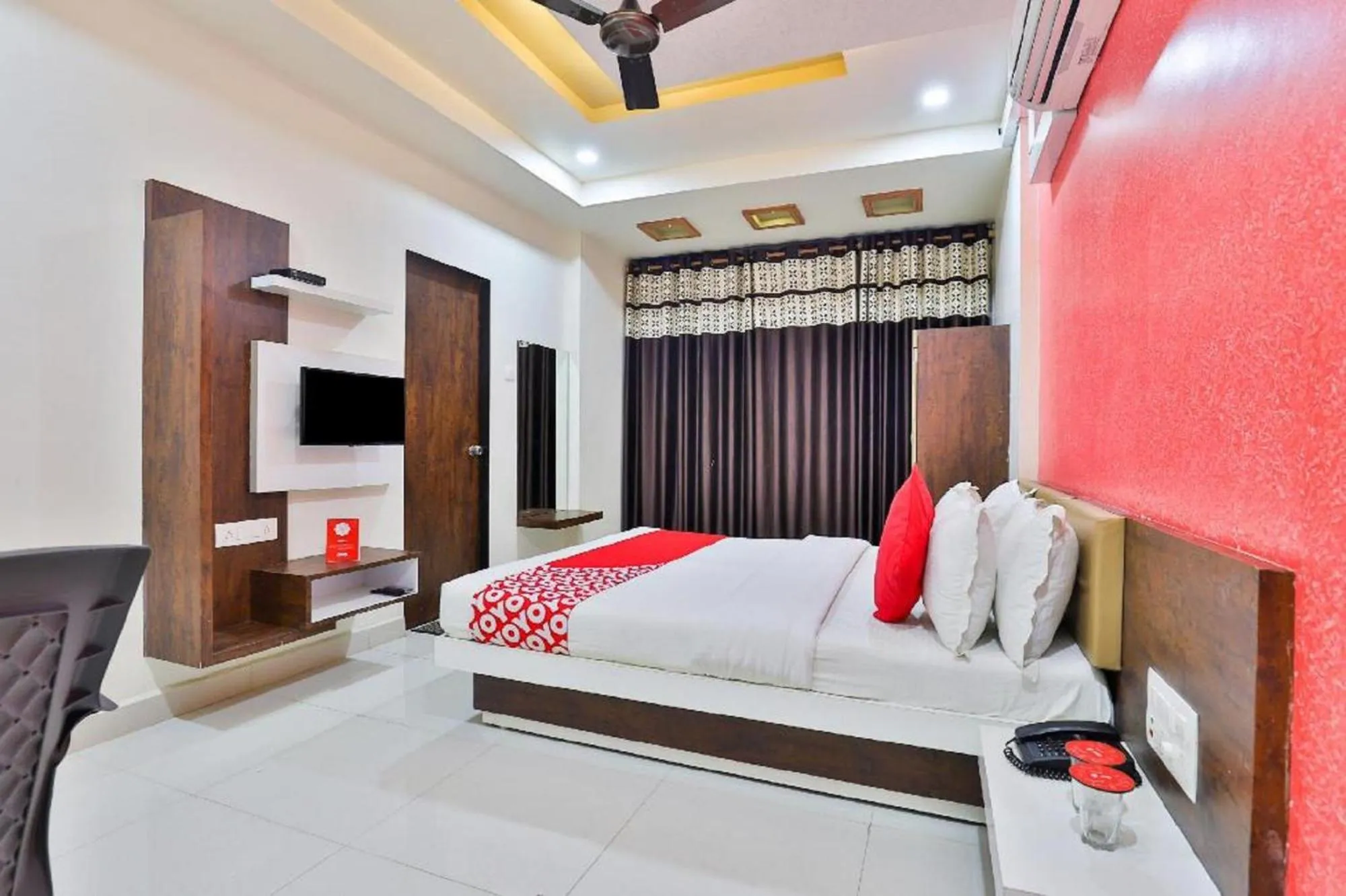 Bedroom, Bed in Hotel Bansidhar-Somnath