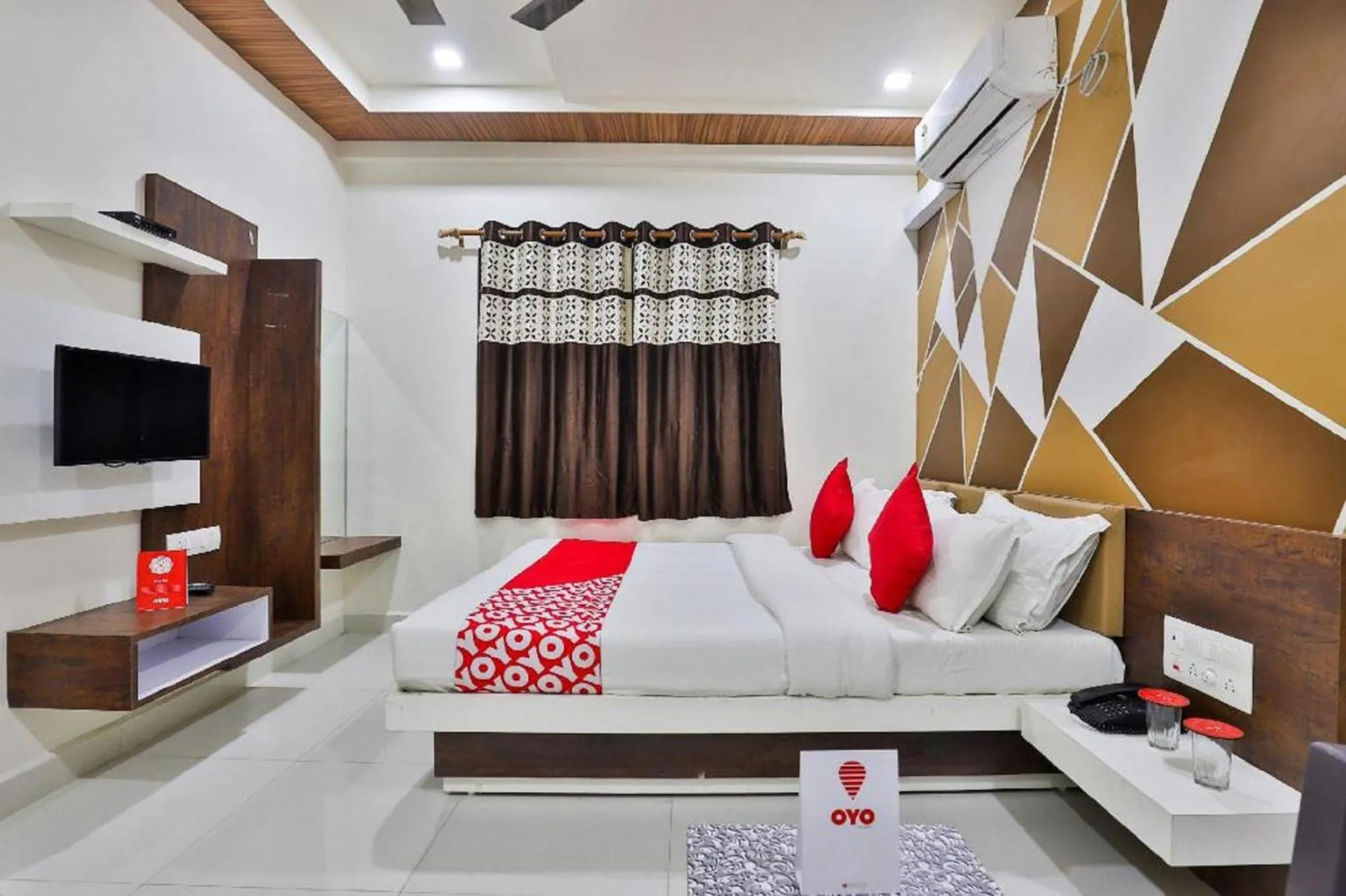 Bedroom, Bed in Hotel Bansidhar-Somnath