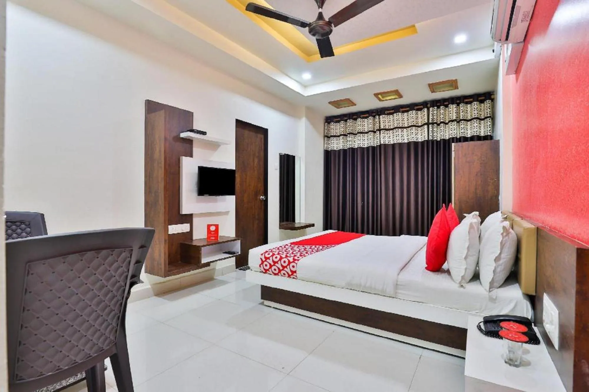 Bedroom, Bed in Hotel Bansidhar-Somnath