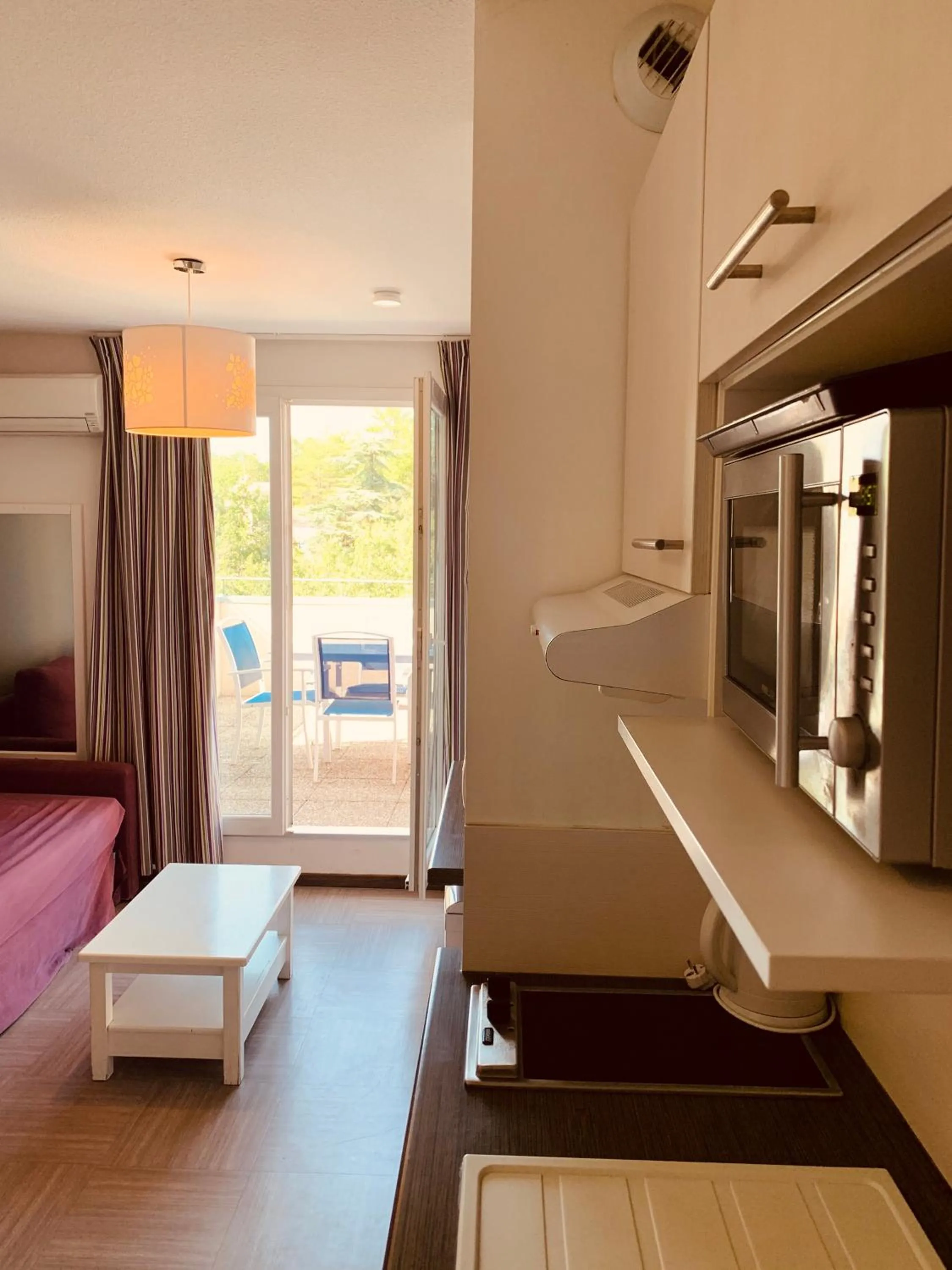 Patio, Bed in Terres de France - Résidence Côté Provence